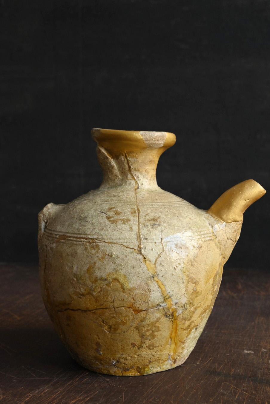 18th Century and Earlier Very old Japanese teapot-shaped pottery 