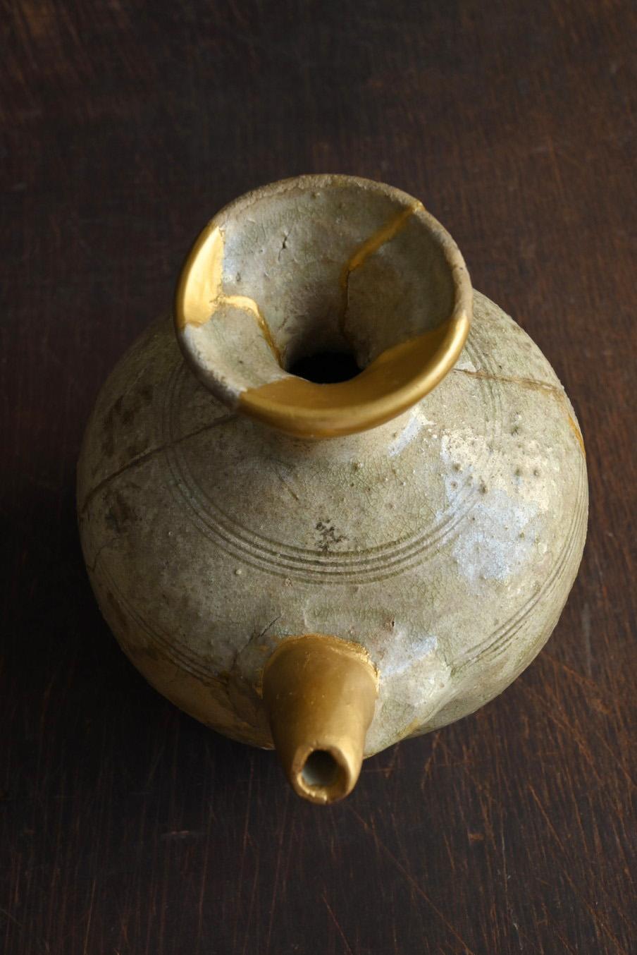 Very old Japanese teapot-shaped pottery 
