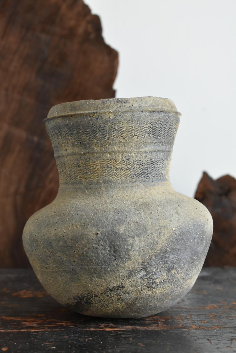 Very Old Korean Excavated Earthenware / Beautiful Baked Vase / Wabi Sabi Art In Good Condition In Sammu-shi, Chiba