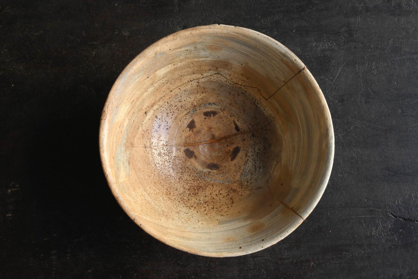 Very old Korean pottery bowl/15th century/“Hakeme” pottery bowl/Kintsugi For Sale 1