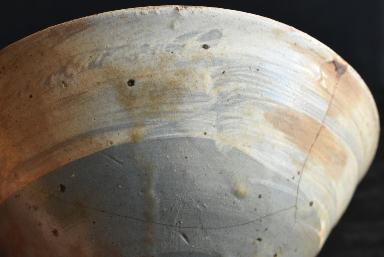 Very old Korean pottery bowl/15th century/“Hakeme” pottery bowl/Kintsugi For Sale 8