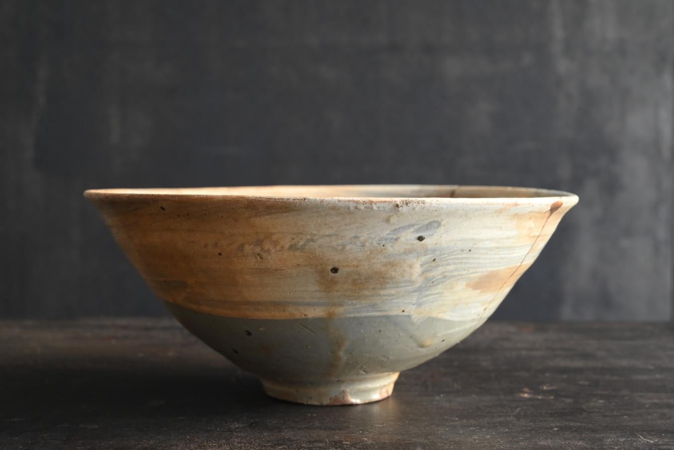 18th Century and Earlier Very old Korean pottery bowl/15th century/“Hakeme” pottery bowl/Kintsugi For Sale