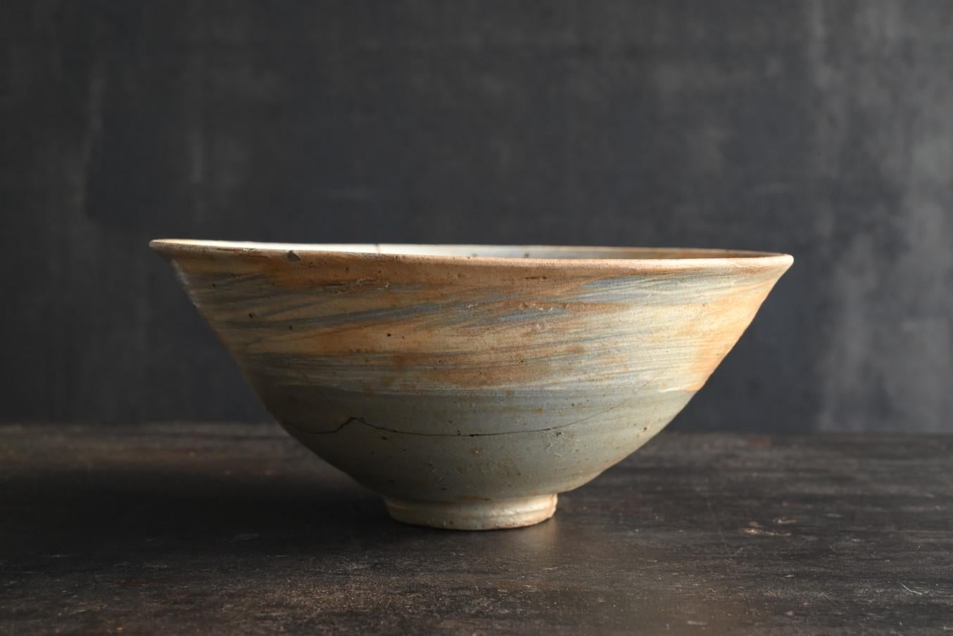 Pottery Very old Korean pottery bowl/15th century/“Hakeme” pottery bowl/Kintsugi For Sale
