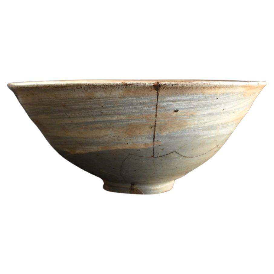 Very old Korean pottery bowl/15th century/“Hakeme” pottery bowl/Kintsugi For Sale