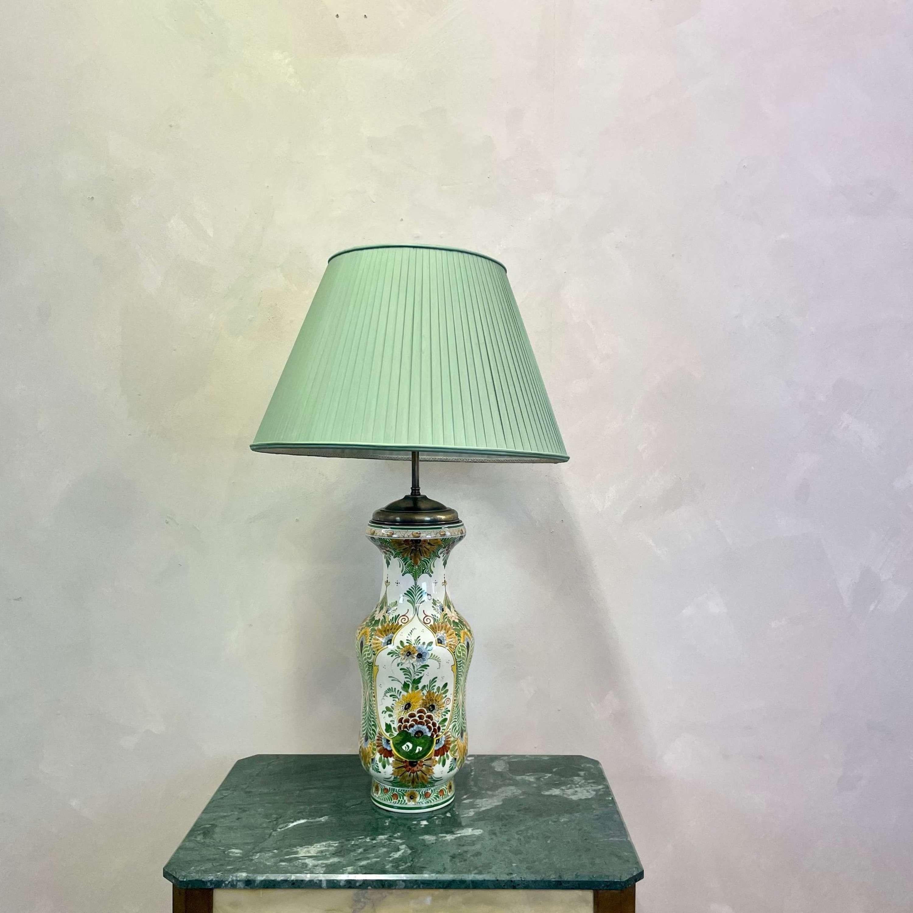Very Pretty 20th Century Delft Vase Lamp For Sale 4