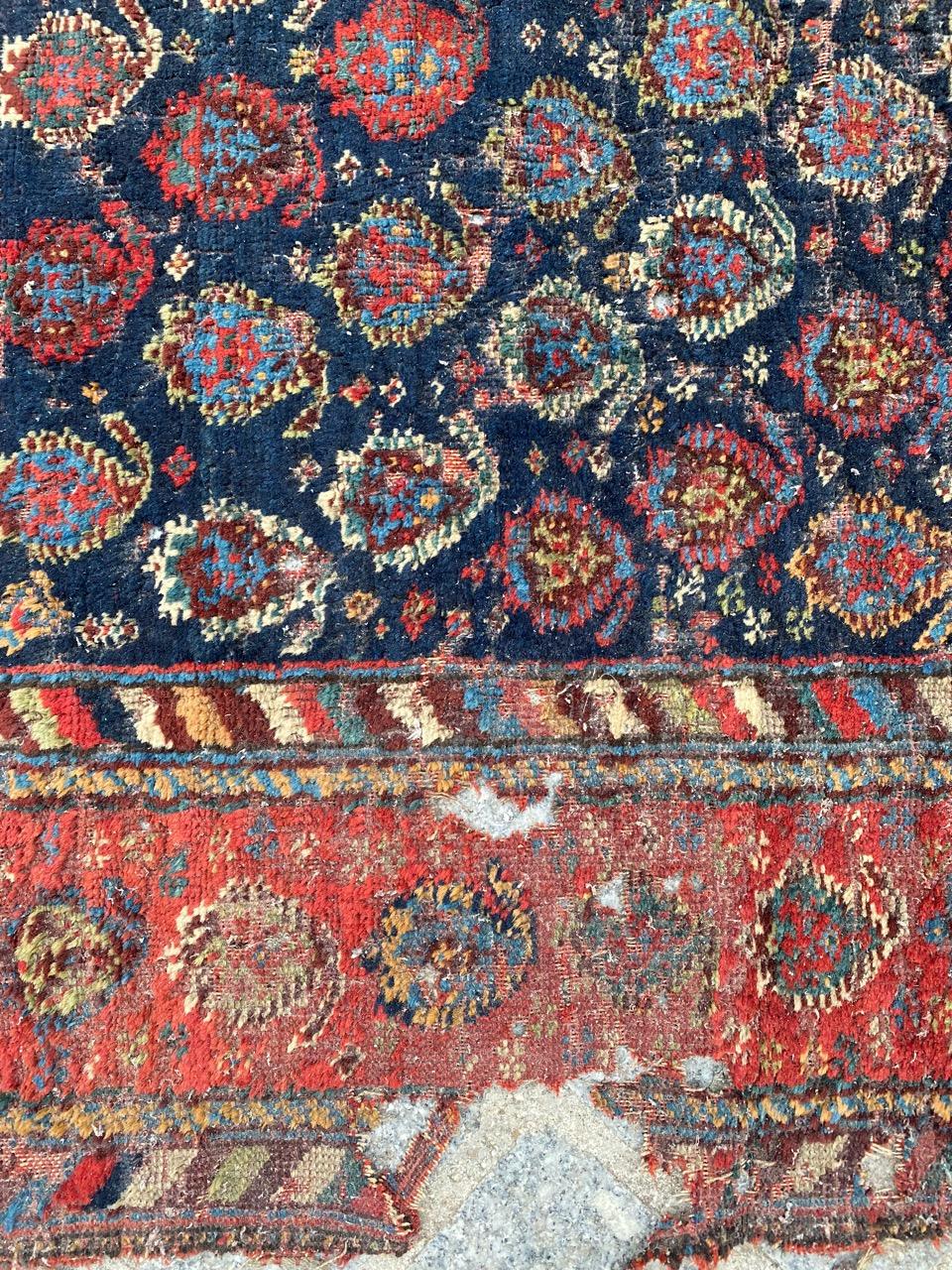 Bobyrug’s Very Pretty and Fine Antique Distressed Ghashghai Rug In Distressed Condition For Sale In Saint Ouen, FR