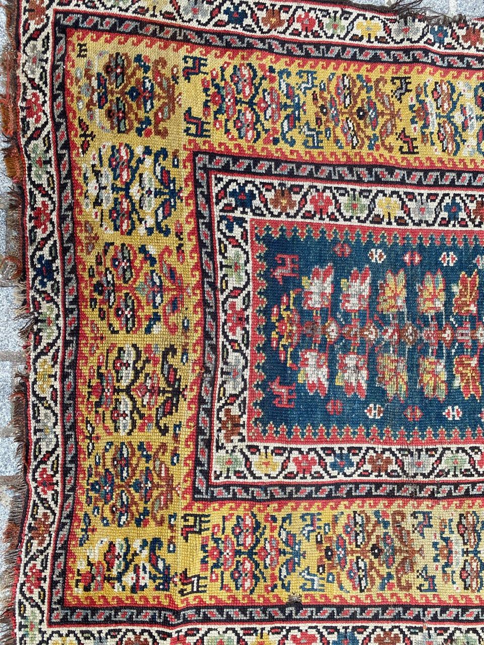 Very beautiful late 19th century runner with beautiful design of botteh et beautiful natural colors, entirely and finely hand knotted with wool velvet on wool foundation.