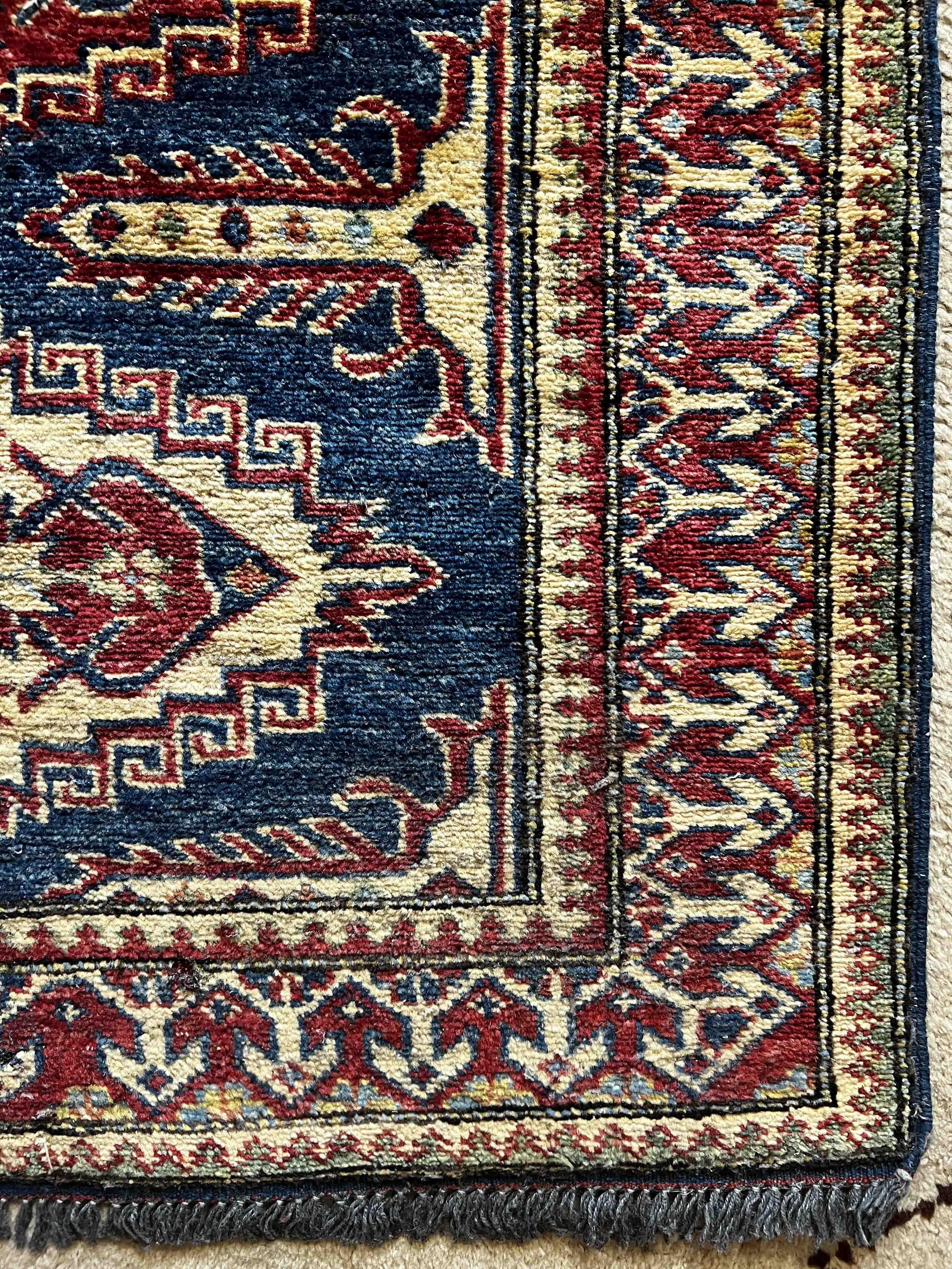 Hand-Knotted Very Pretty Caucasian Rug from the 20th Century, N° 1182 For Sale