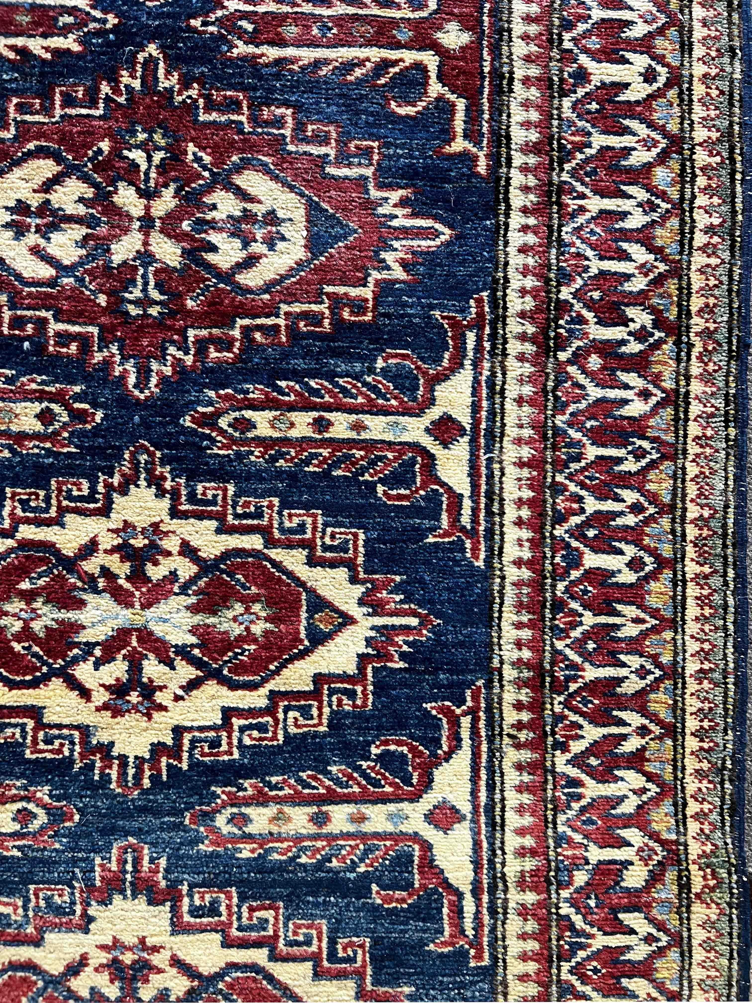 Wool Very Pretty Caucasian Rug from the 20th Century, N° 1182 For Sale