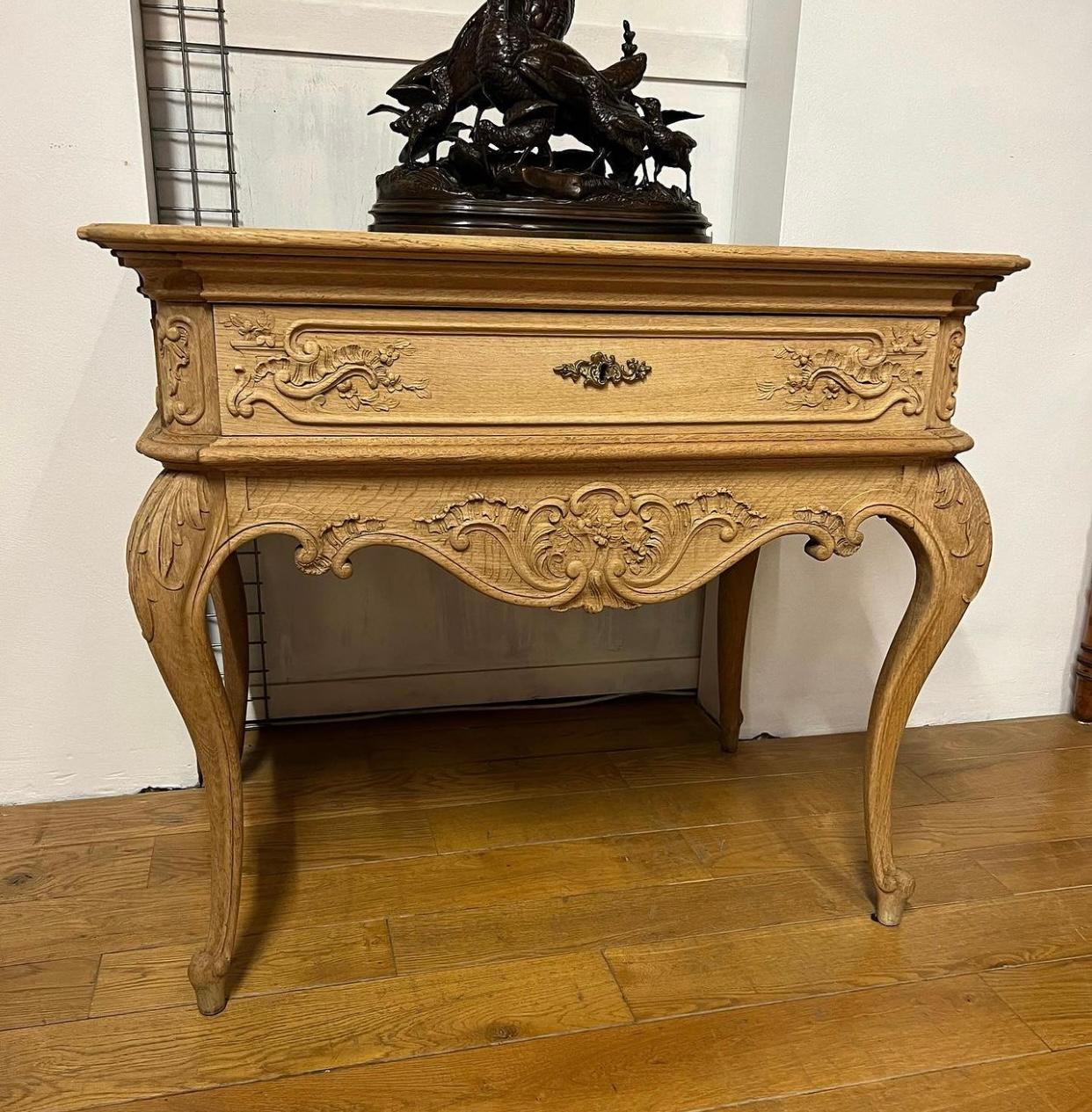 A delightful Solid Oak Side or Lamp Table, having a single drawer to the front, lovely carved decoration and elegant legs. We have bleached it for a light look and in excellent original condition for the home.
Height 78 cm
Width 90 cm
Depth 60 cm