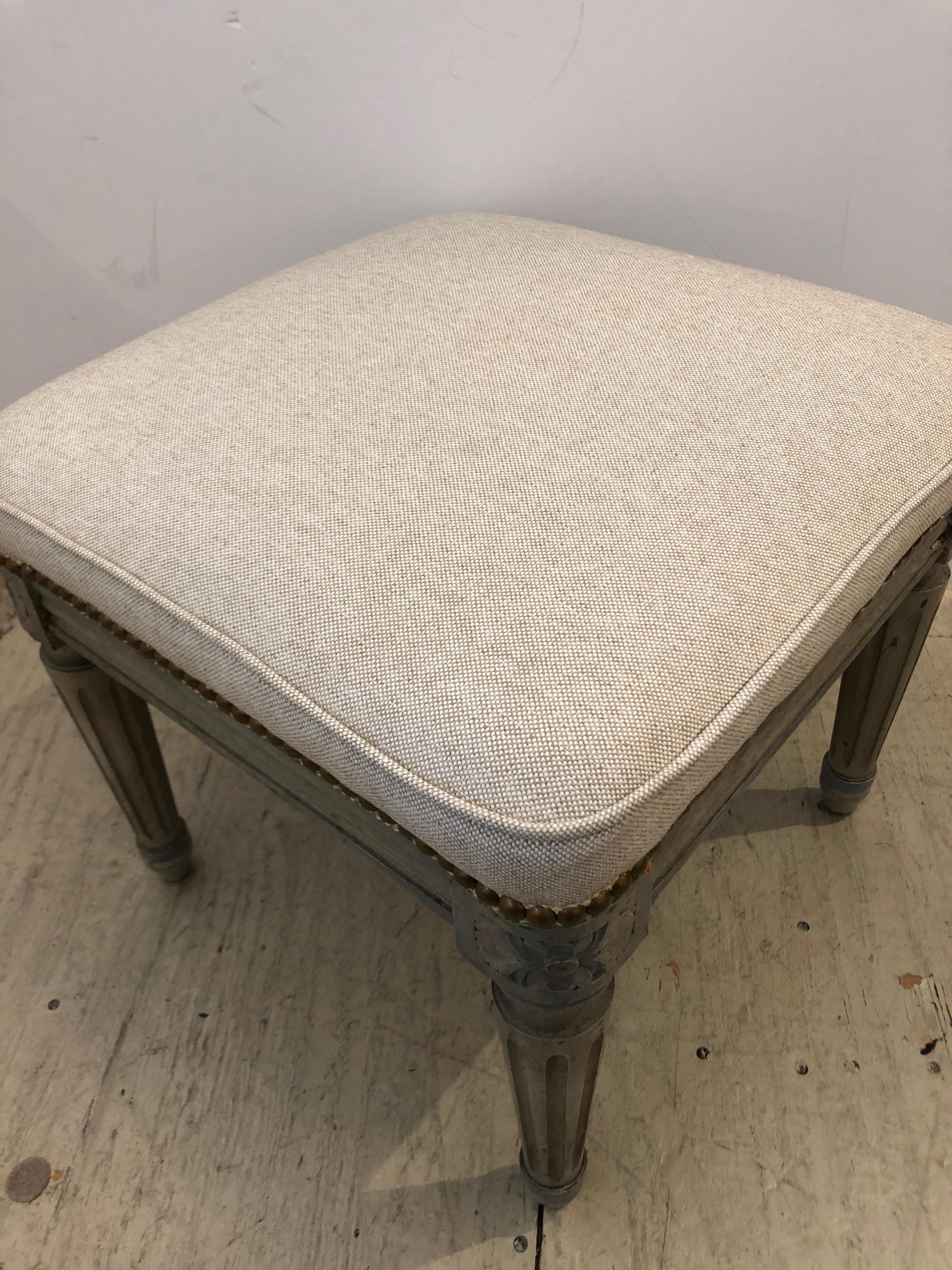 Very Pretty French Louis XVI Painted Ottoman Stool with New Upholstery In Excellent Condition For Sale In Hopewell, NJ