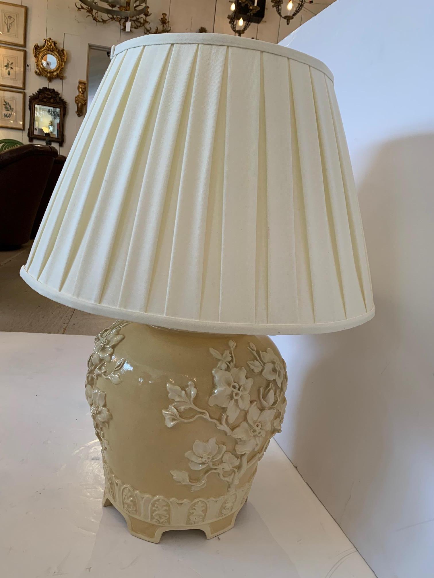 American Very Pretty Large Chinoiserie Ceramic Table Lamp with Custom Shade