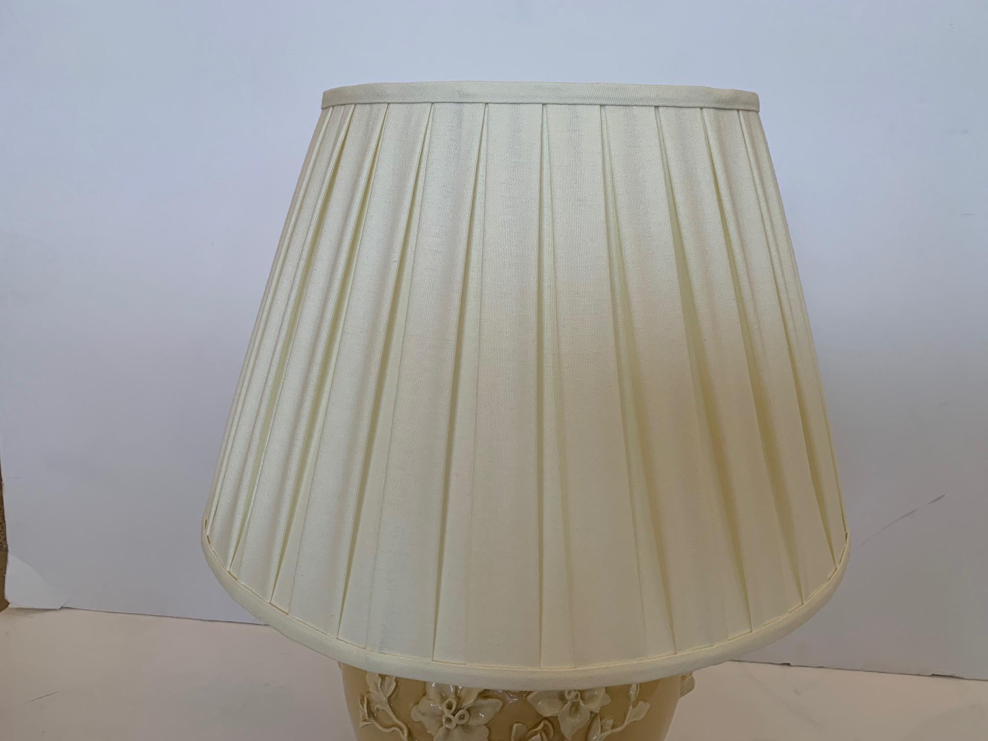 Very Pretty Large Chinoiserie Ceramic Table Lamp with Custom Shade In Good Condition In Hopewell, NJ