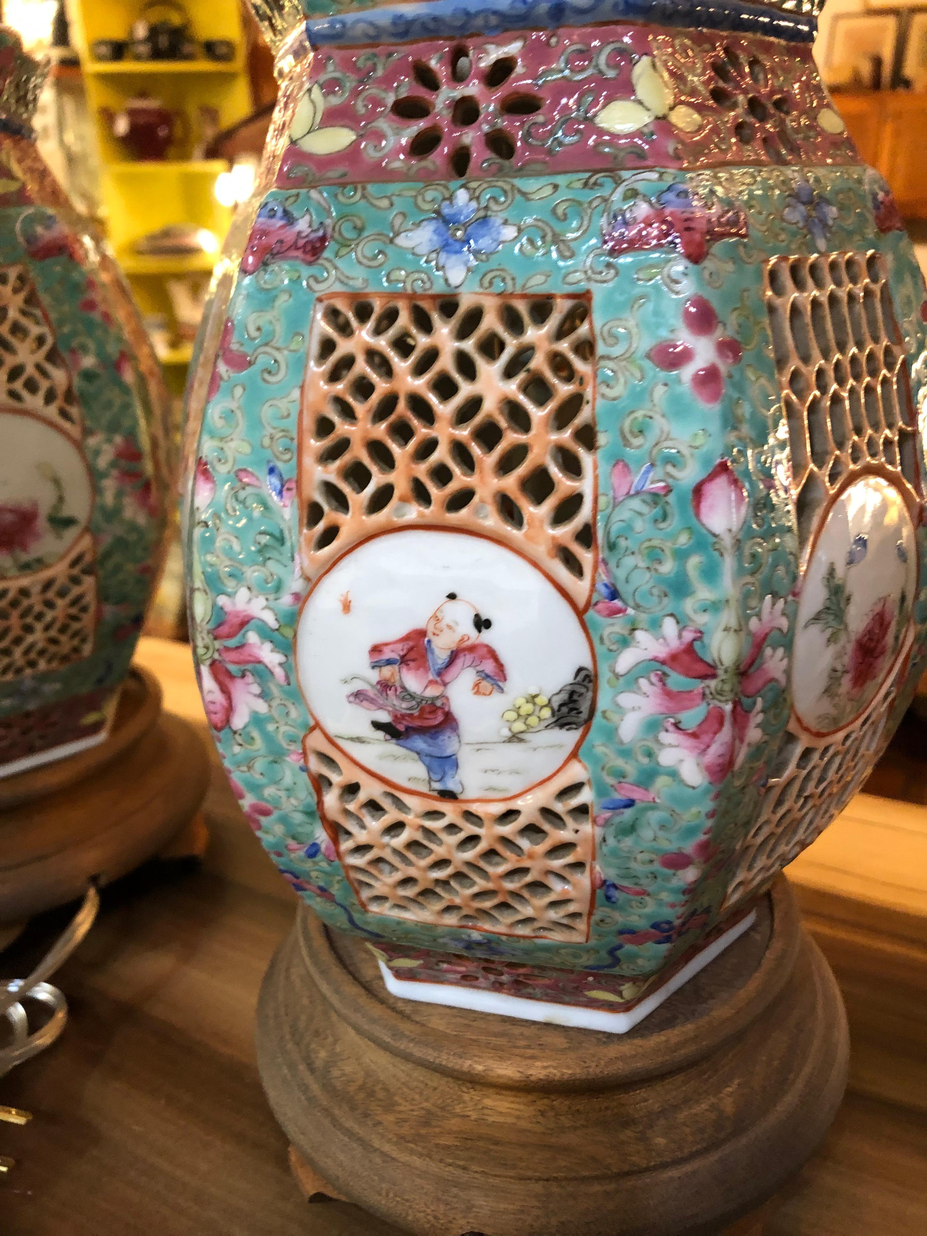 Very Pretty Pair of Chinese Porcelain Table Lamps on Wooden Bases In Good Condition In Hopewell, NJ