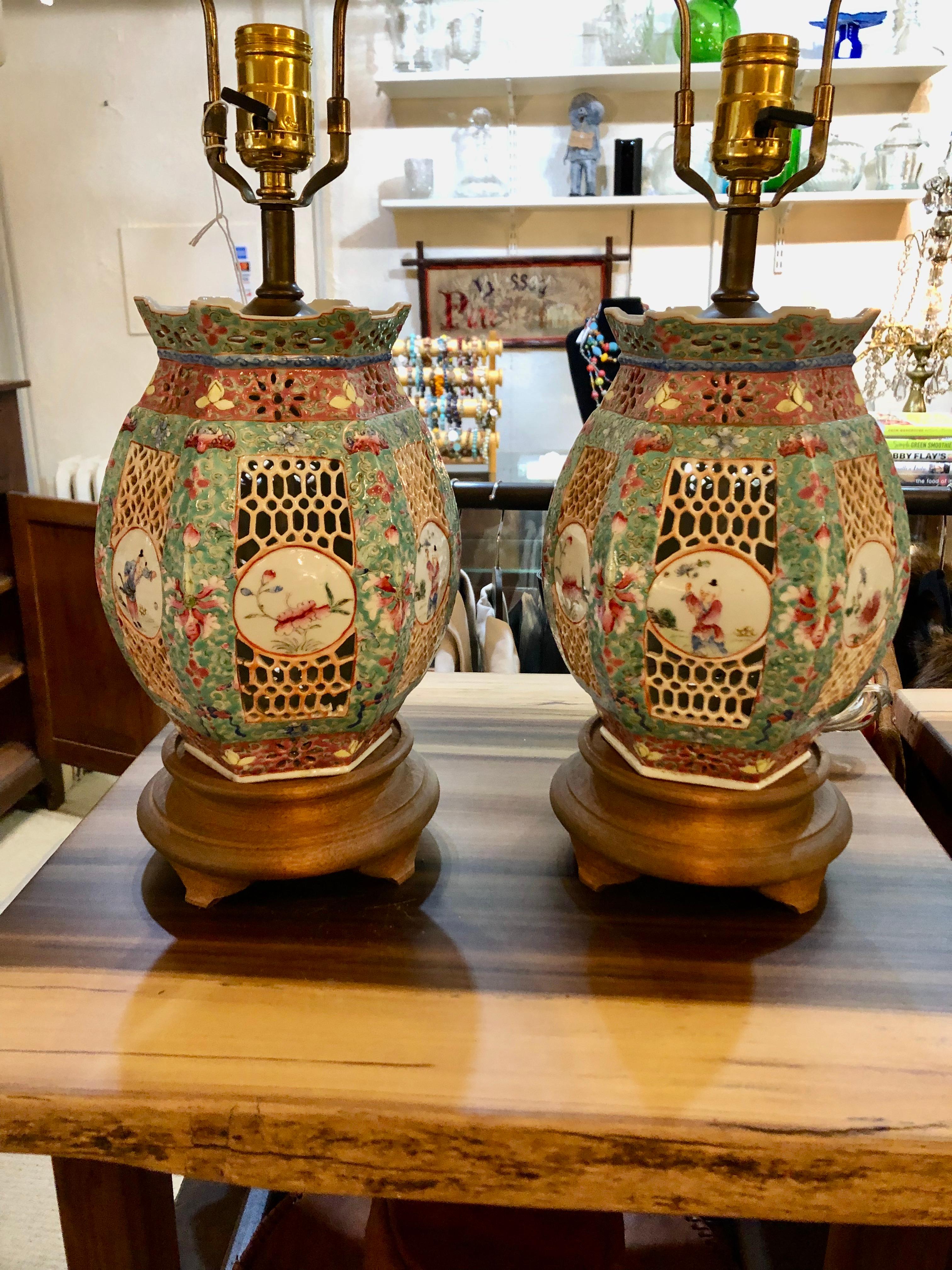 Very Pretty Pair of Chinese Porcelain Table Lamps on Wooden Bases 3