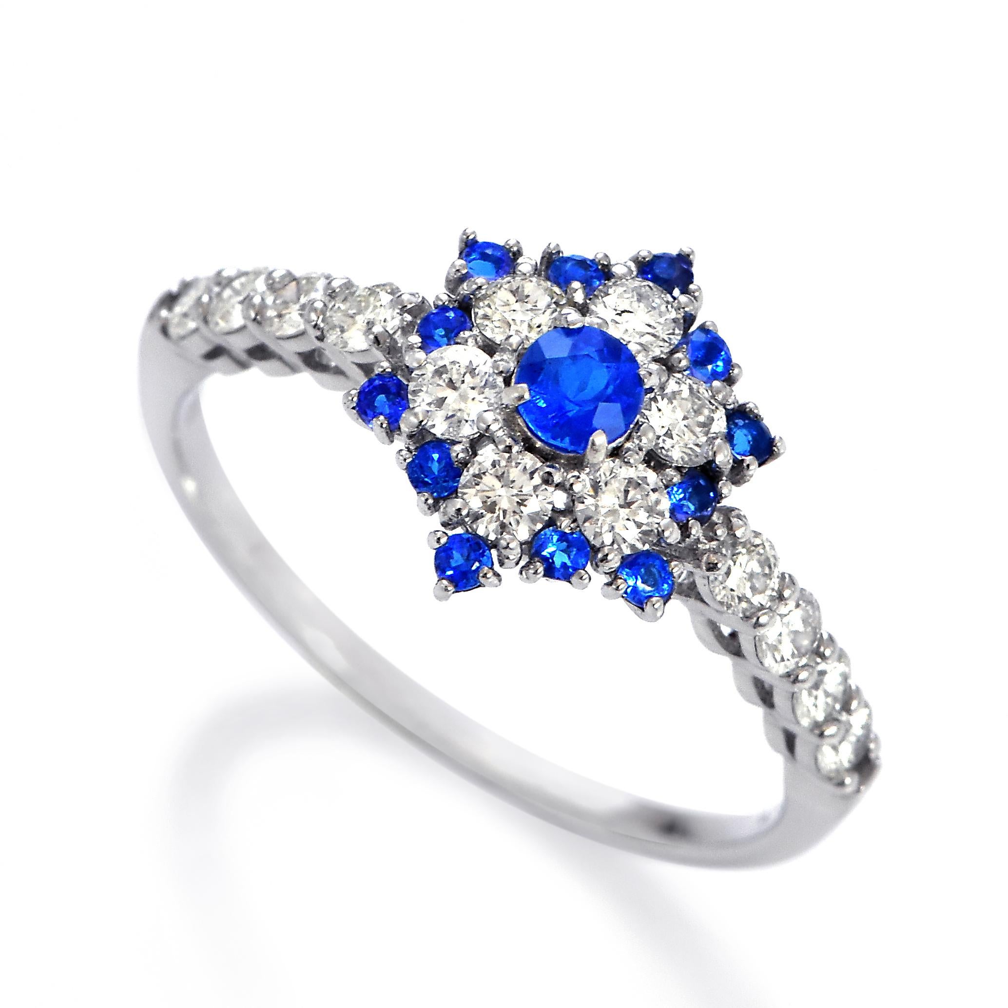 Very Rare 0.16 Carat Natural Hauyne and Diamond Ring Set in Platinum For Sale 1