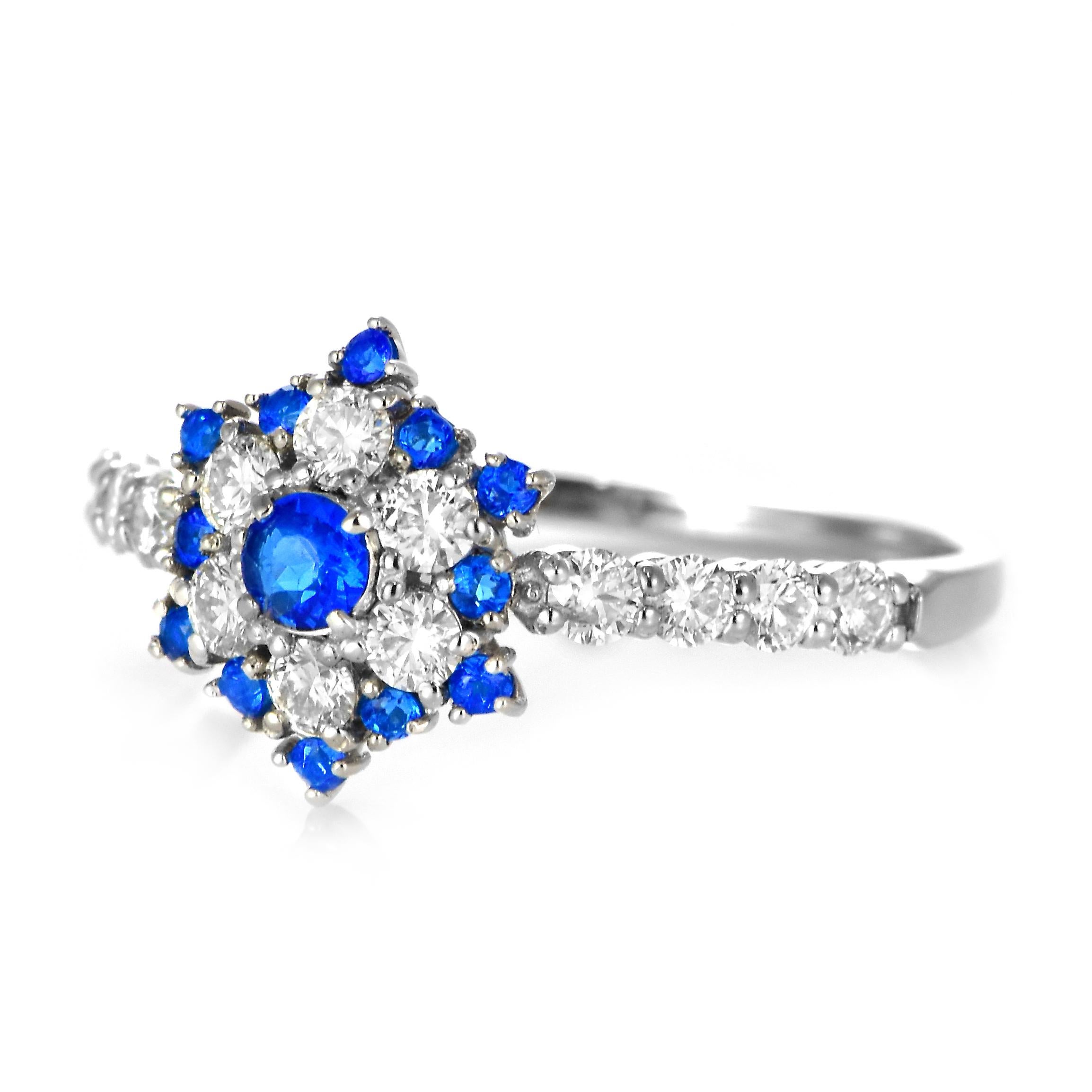 Moderne Very Rare 0.16 Carat Natural Hauyne & Diamond Ring Made in Platinum en vente