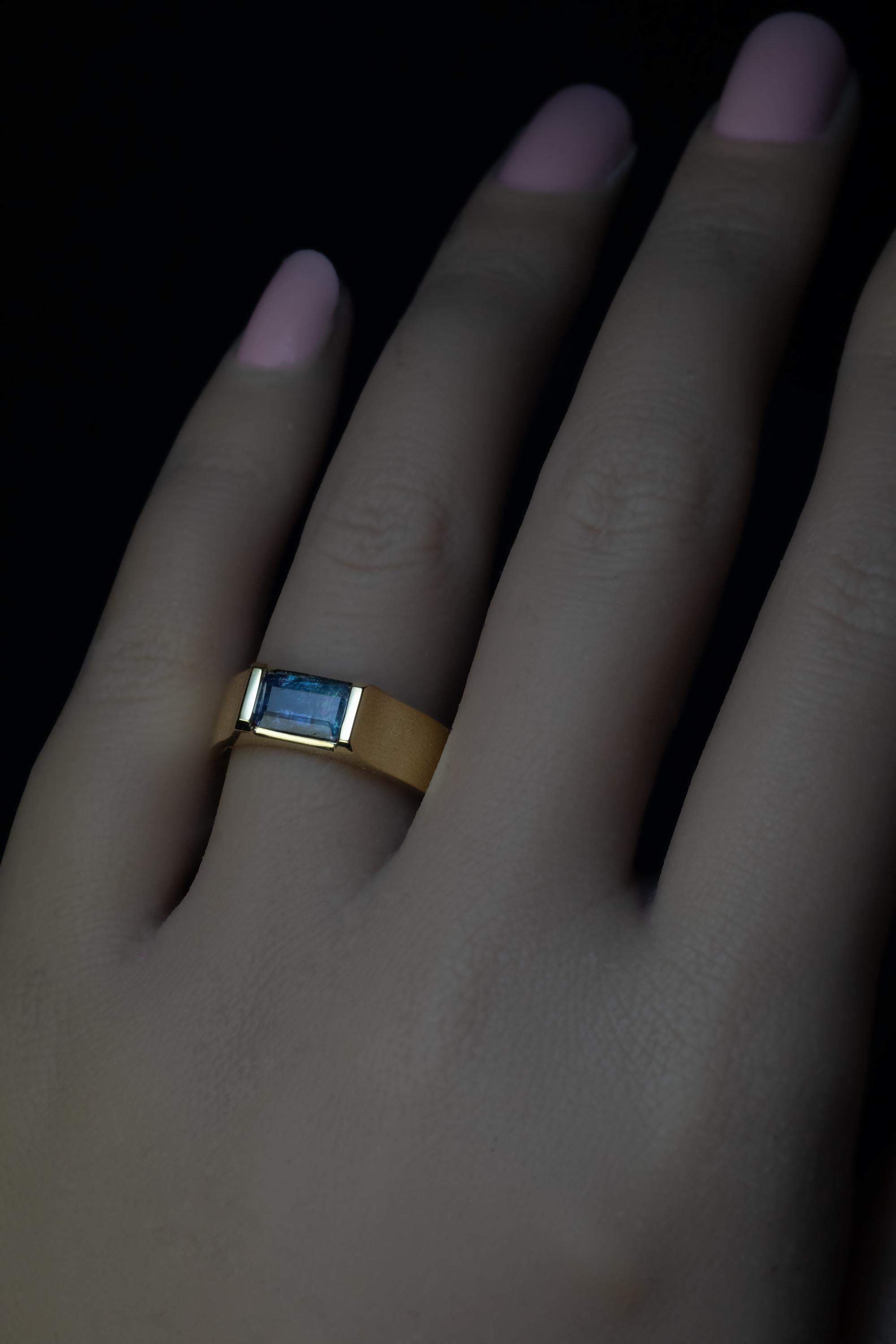 This contemporary custom-made 18K gold ring features a very rare 1.19 carat emerald cut Russian Alexandrite.
The Alexandrite changes its color from grayish bluish green (daylight) to dark purple pink (incandescent light) to grayish blue (mixed