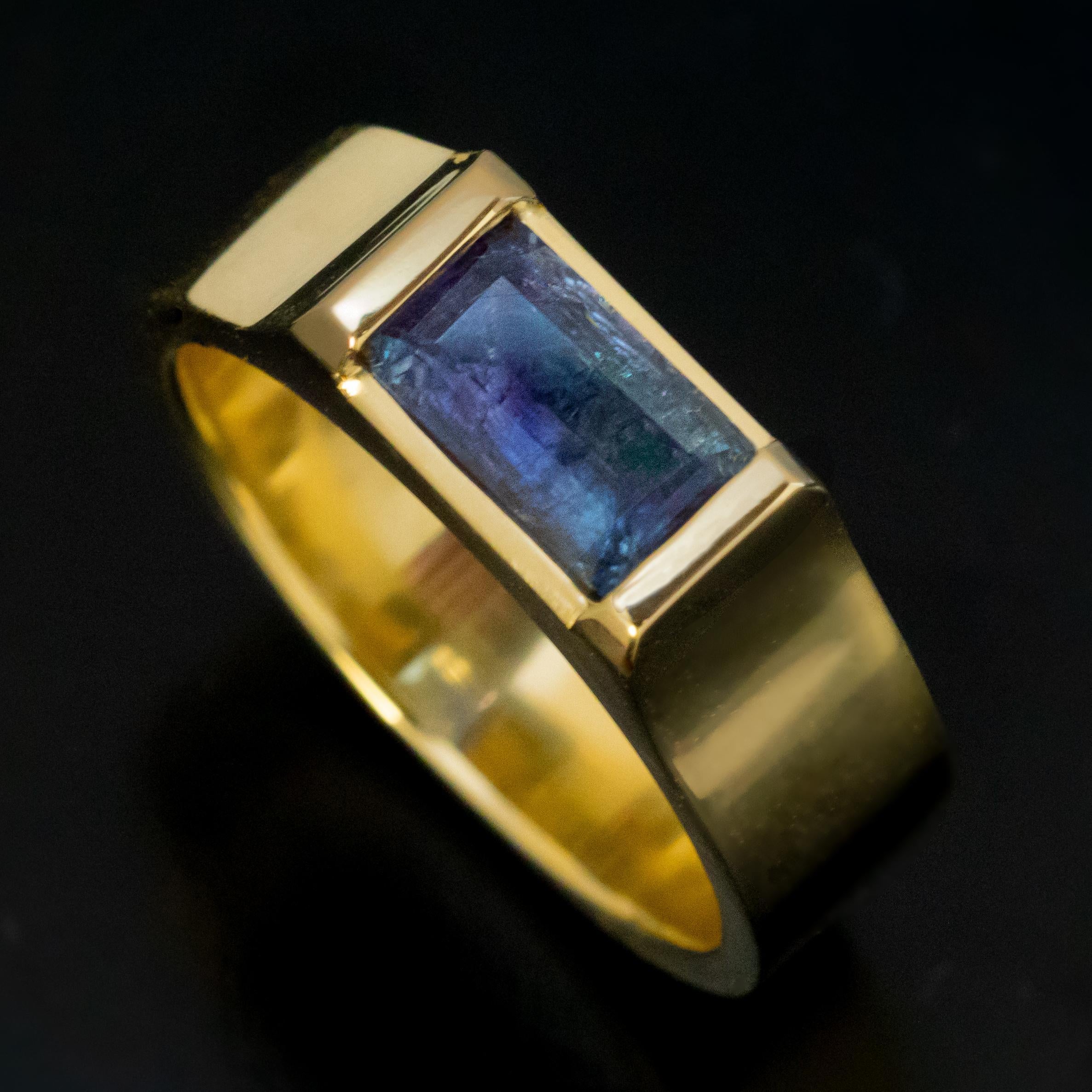 Very Rare 1.19 Ct Russian Alexandrite Gold Unisex Ring 2