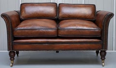 Rarissimo divano vittoriano in pelle marrone completamente restaurato di Howard and Sons