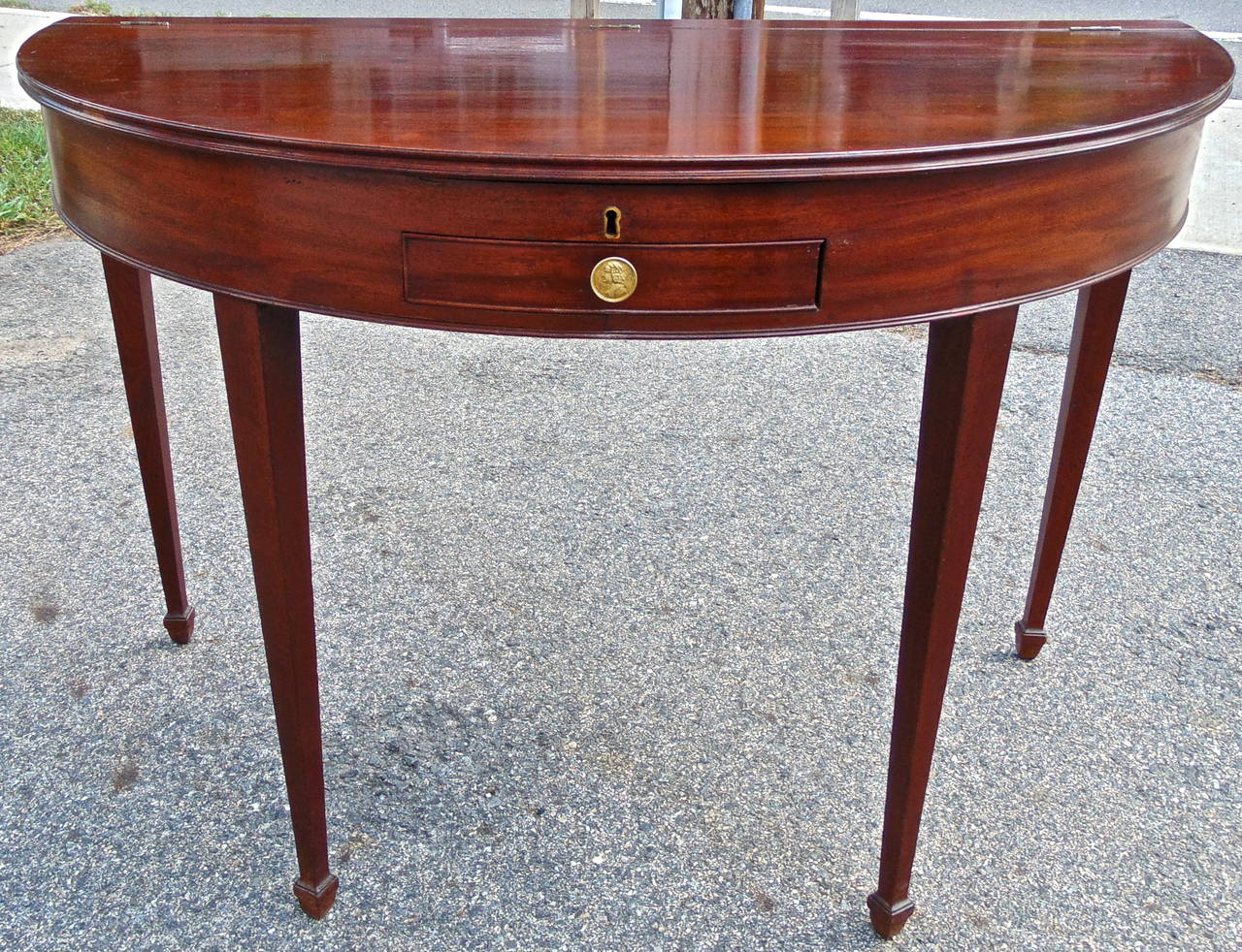 Period Georgian hepplewhite dressing table.

--Converts from a demi lune console table
--Opens to reveal original compartments and mirror
--Original finish and structure, mirror, etc
--Neoclassical hepplewhite form on tapered legs
--One drawer