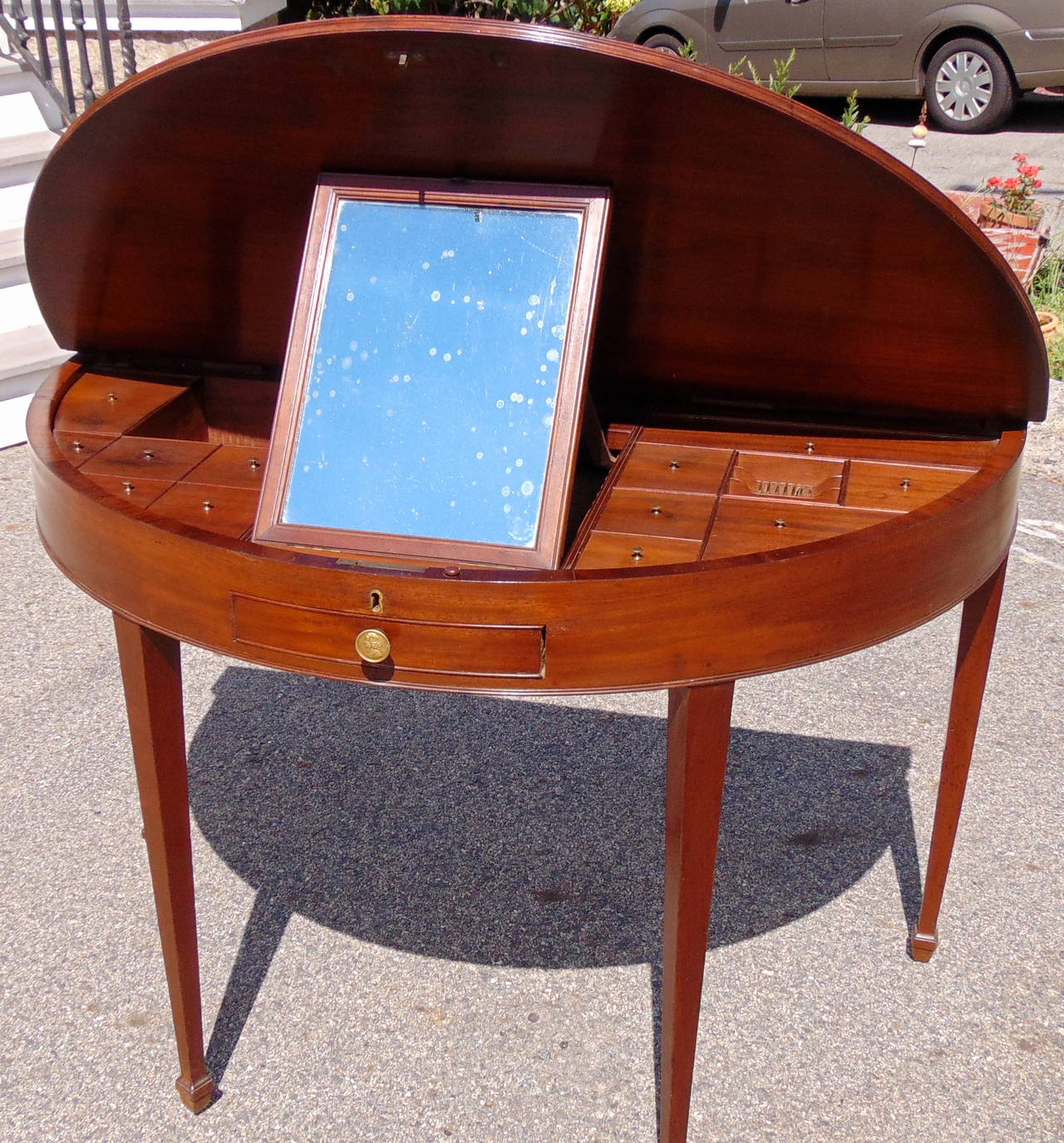 English Very Rare 18th Century George III Hepplewhite Mahogany Dressing Table For Sale