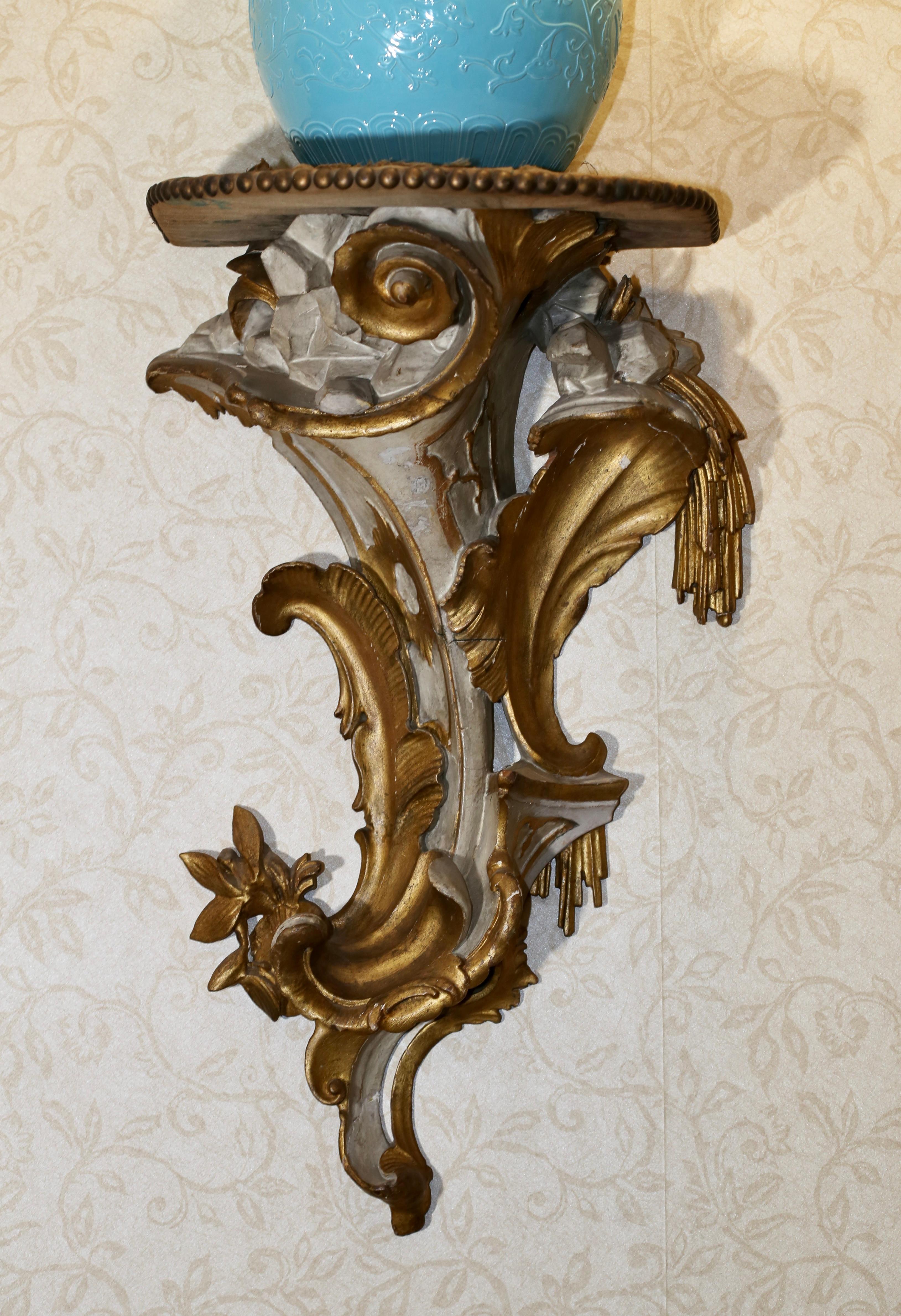 Very Rare 18th Century Venetian Gilt Bracket, Christie's 2011 Auction For Sale 9