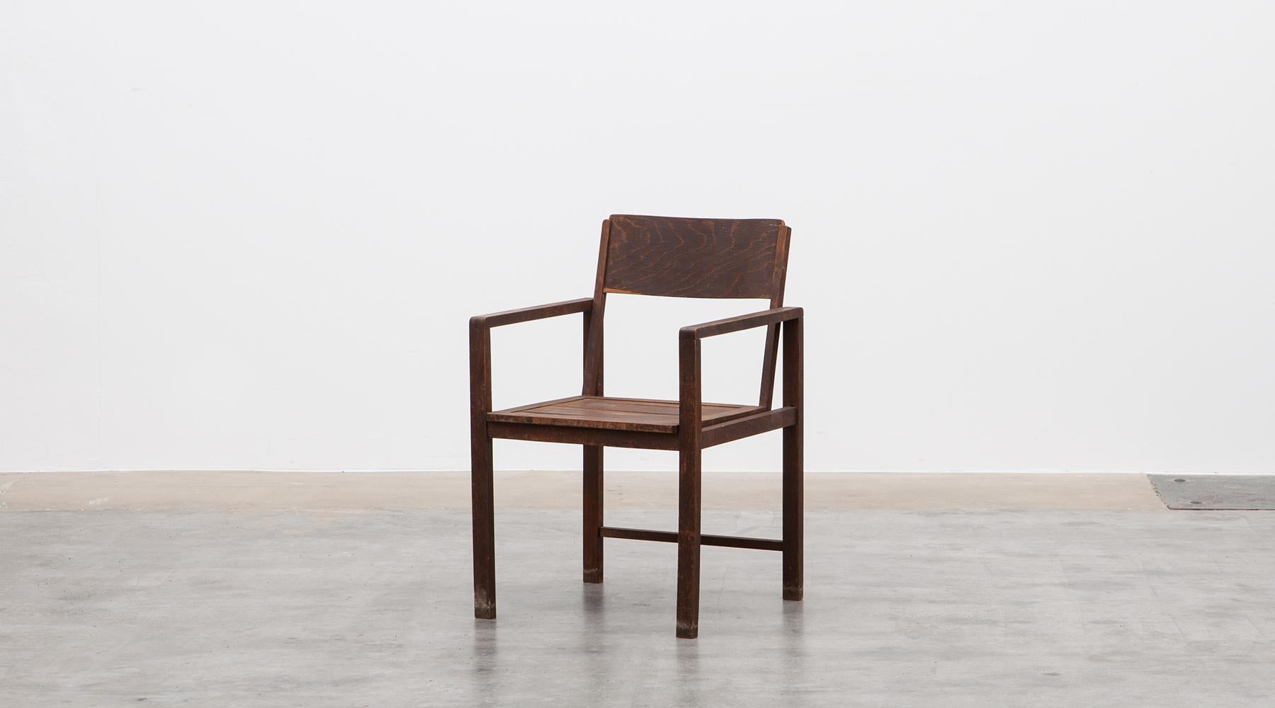 Stained beech chair by Erich Dieckmann, Germany, 1926.

The single chair by Erich Dieckmann from 1926 is made out of stained beech and has a typically, clear design. The rectangular Stand construction contrasts with the curved backrest in plywood