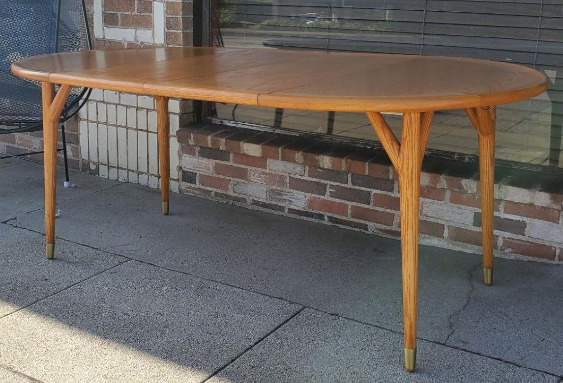 Très rare table de salle à manger extensible Paul Laszlo des années 1950 avec 2 rallonges en vente 11