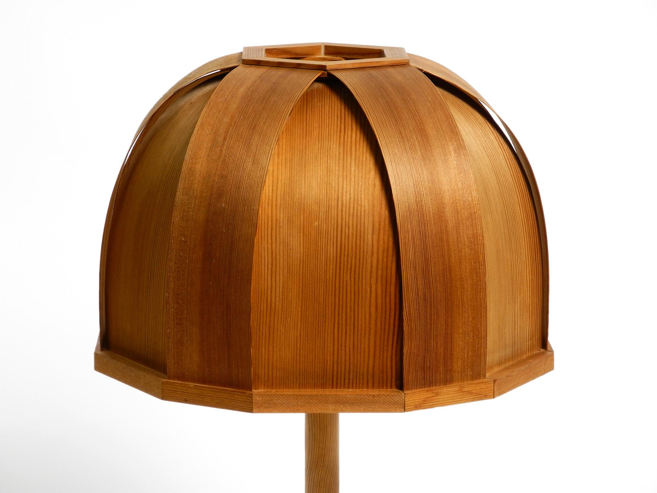 Very rare 1970s Swedish pine bent veneer table lamp by GB Solbackens Svarveri For Sale 5