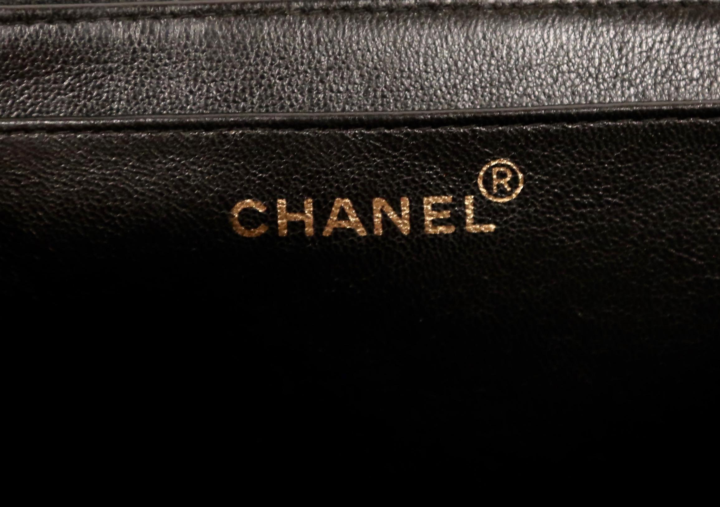 very rare 1990's CHANEL black patent leather jumbo maxi bag with chain trim In Good Condition In San Fransisco, CA