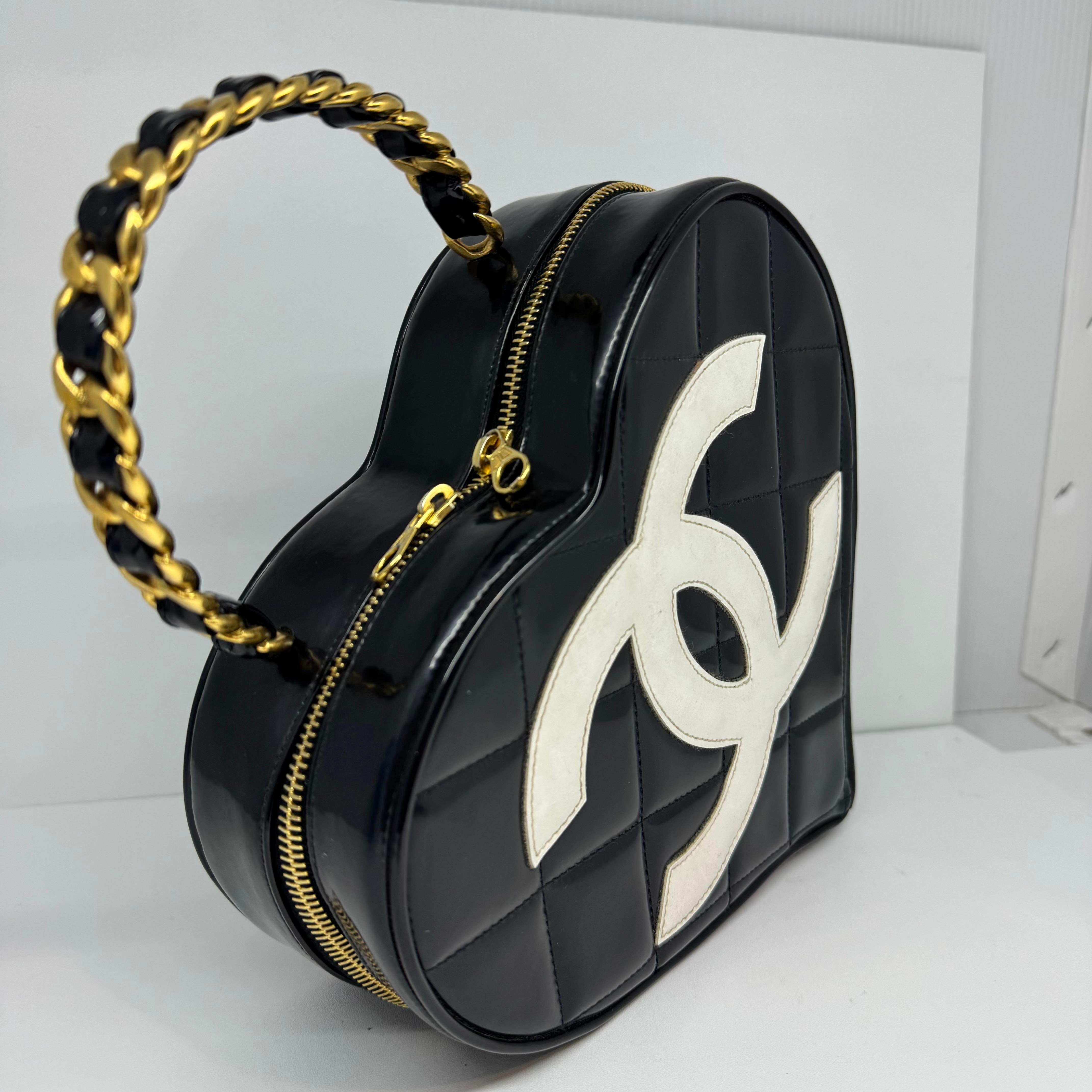Very Rare 1990s Chanel Coco Mark Black Patent Vanity Heart Bag For Sale 8