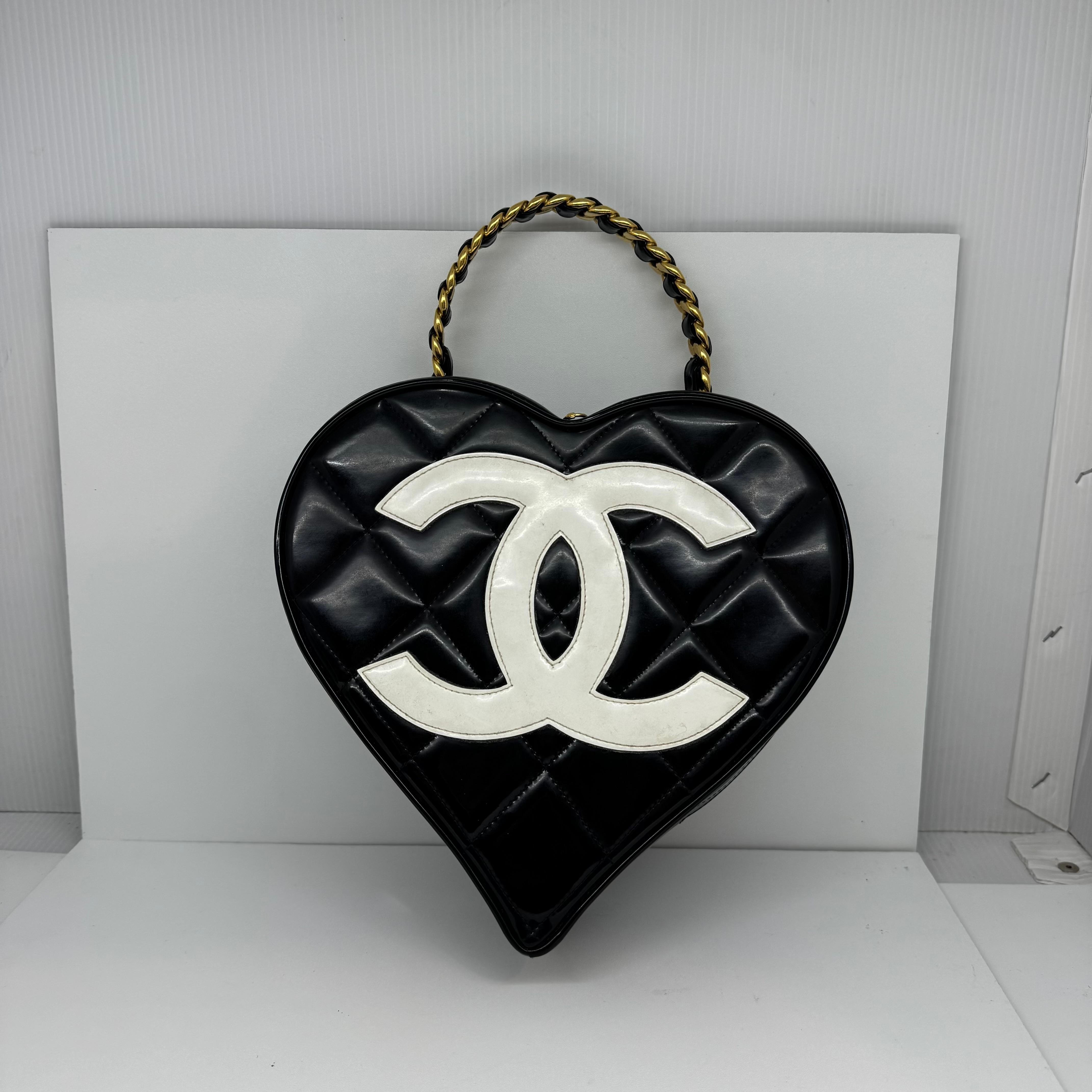 Very Rare 1990s Chanel Coco Mark Black Patent Vanity Heart Bag For Sale 13