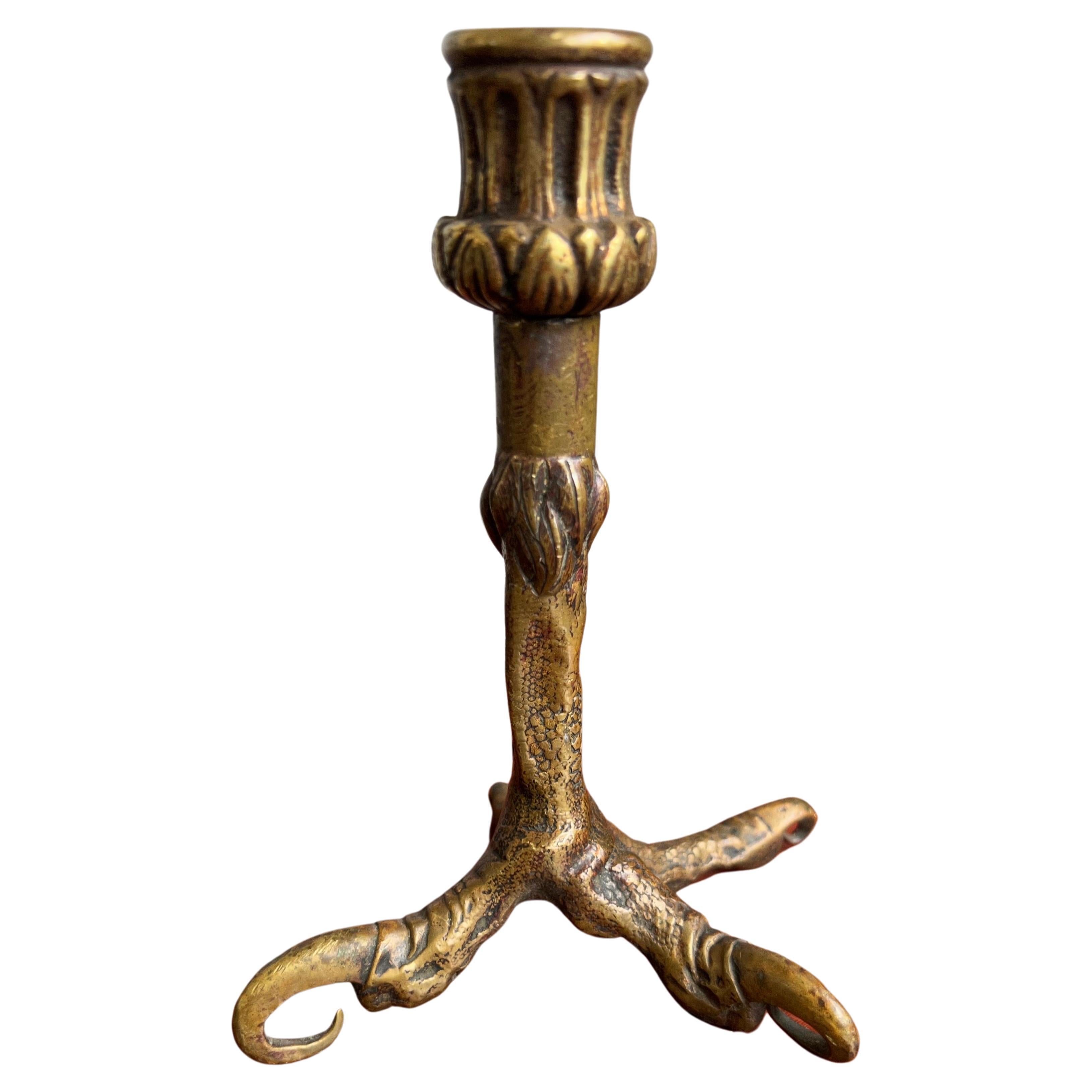 Seltener antiker Bronze-Kerzenhalter mit kalt bemalter Adlerklaue aus dem 19. Jahrhundert im Angebot