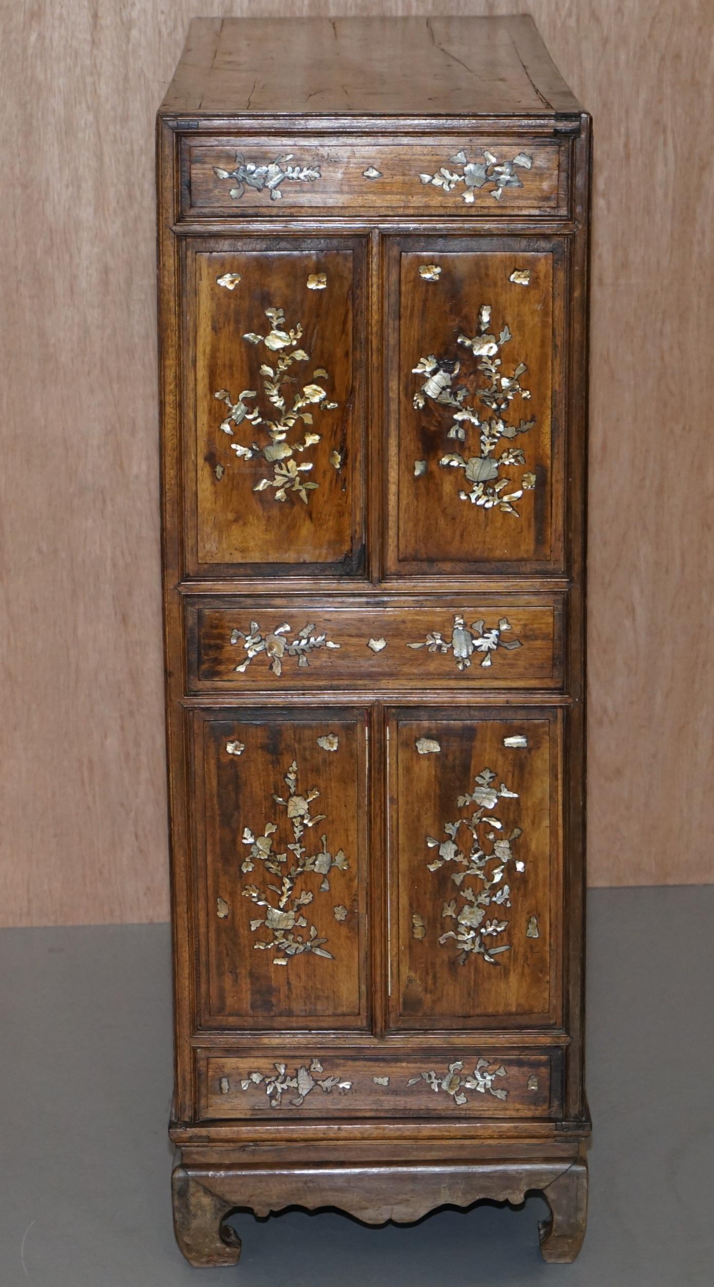 Very Rare 19th Century Chinese Mother of Pearl Inlaid Cabinet Cupboard Drawers For Sale 4
