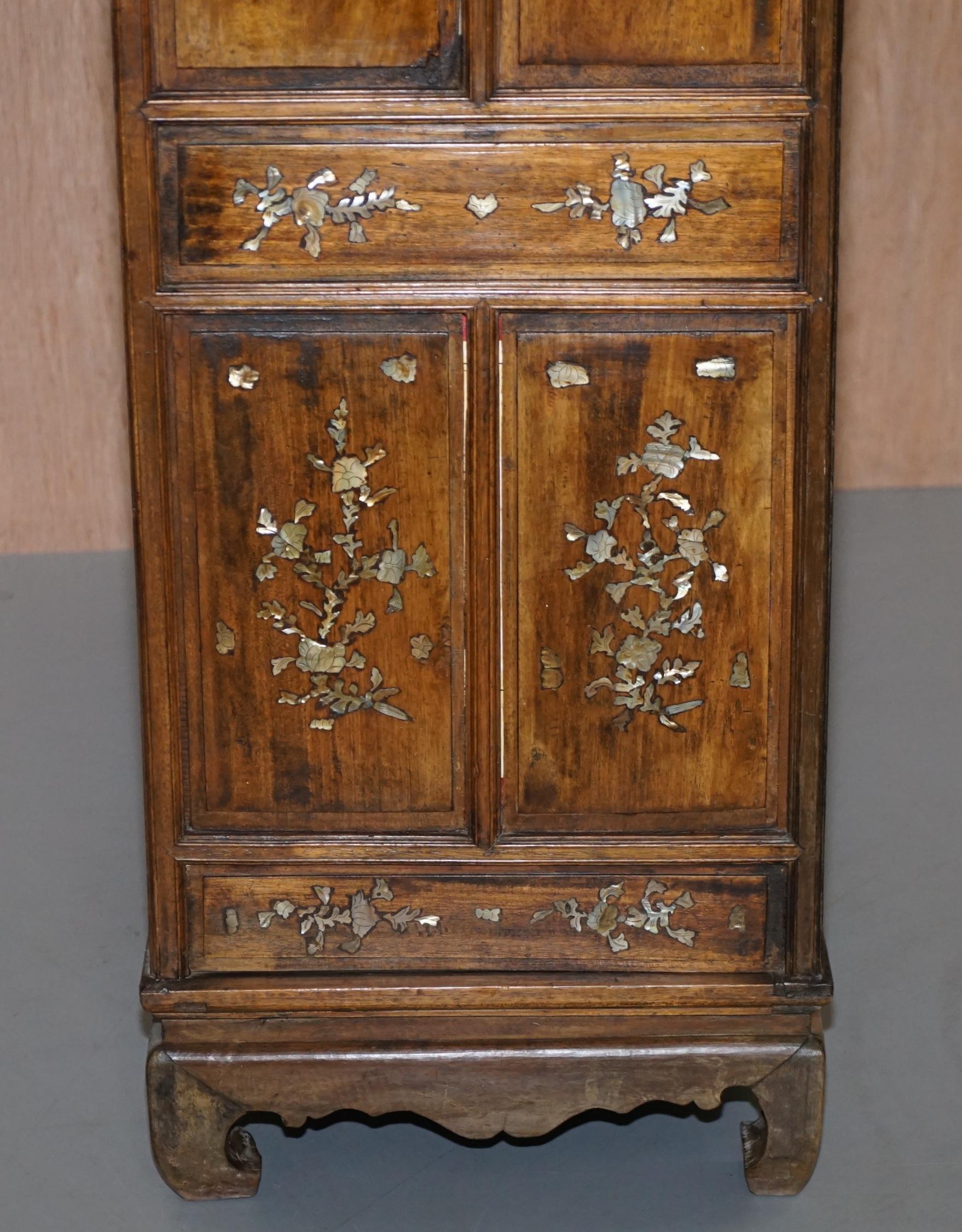 Very Rare 19th Century Chinese Mother of Pearl Inlaid Cabinet Cupboard Drawers For Sale 5