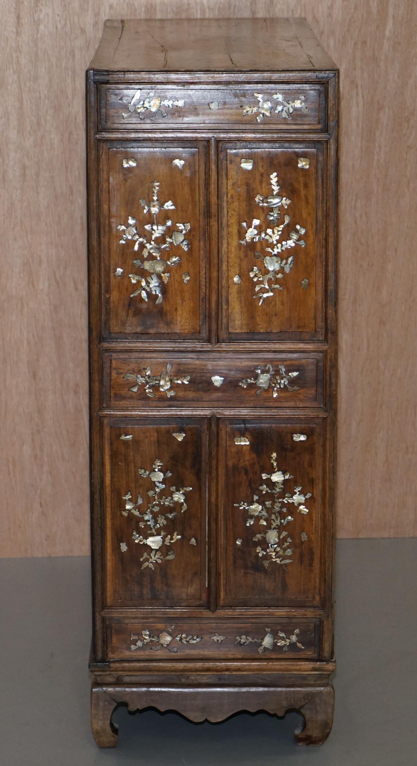 Very Rare 19th Century Chinese Mother of Pearl Inlaid Cabinet Cupboard Drawers For Sale 7