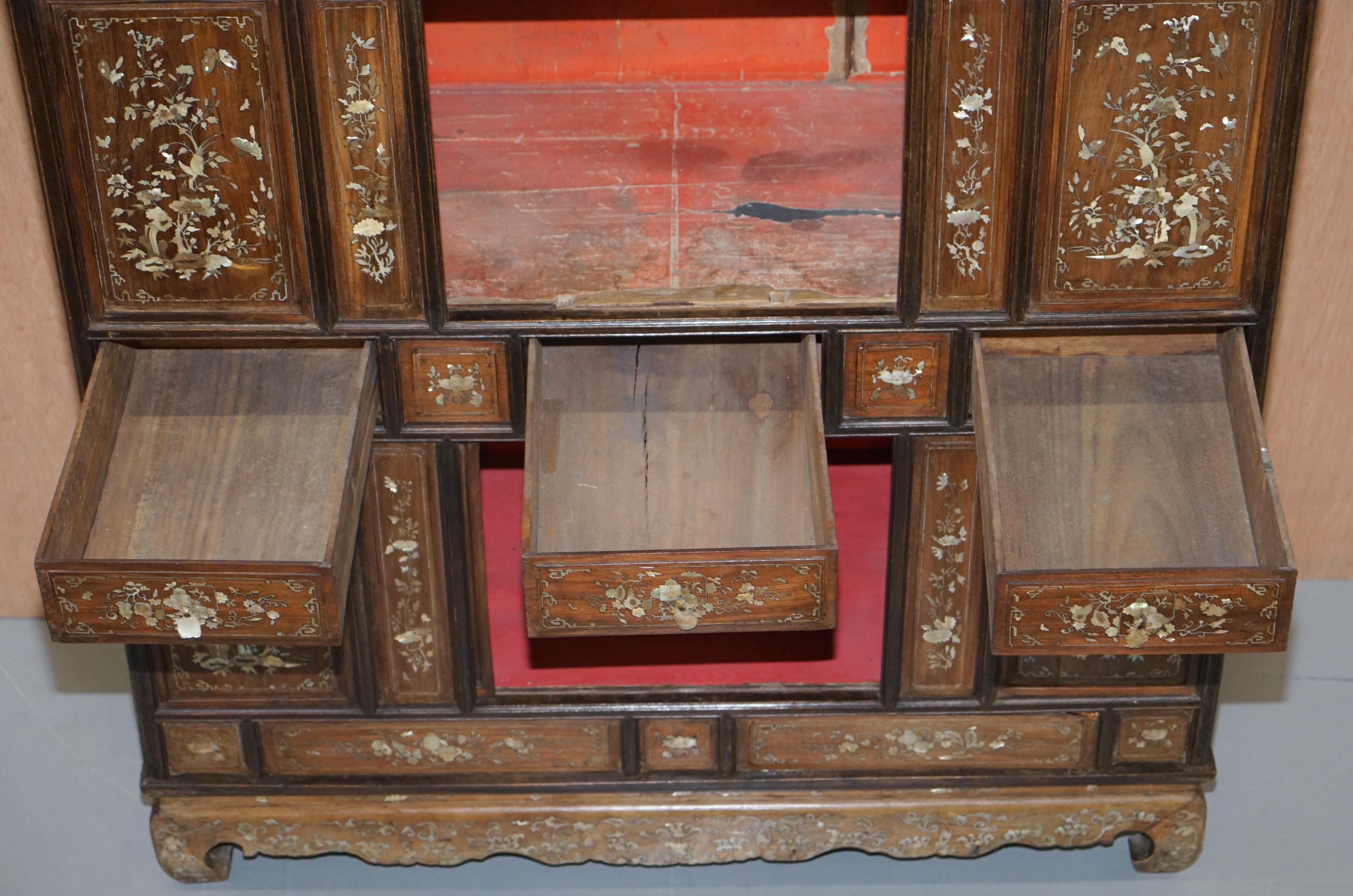 Very Rare 19th Century Chinese Mother of Pearl Inlaid Cabinet Cupboard Drawers For Sale 9