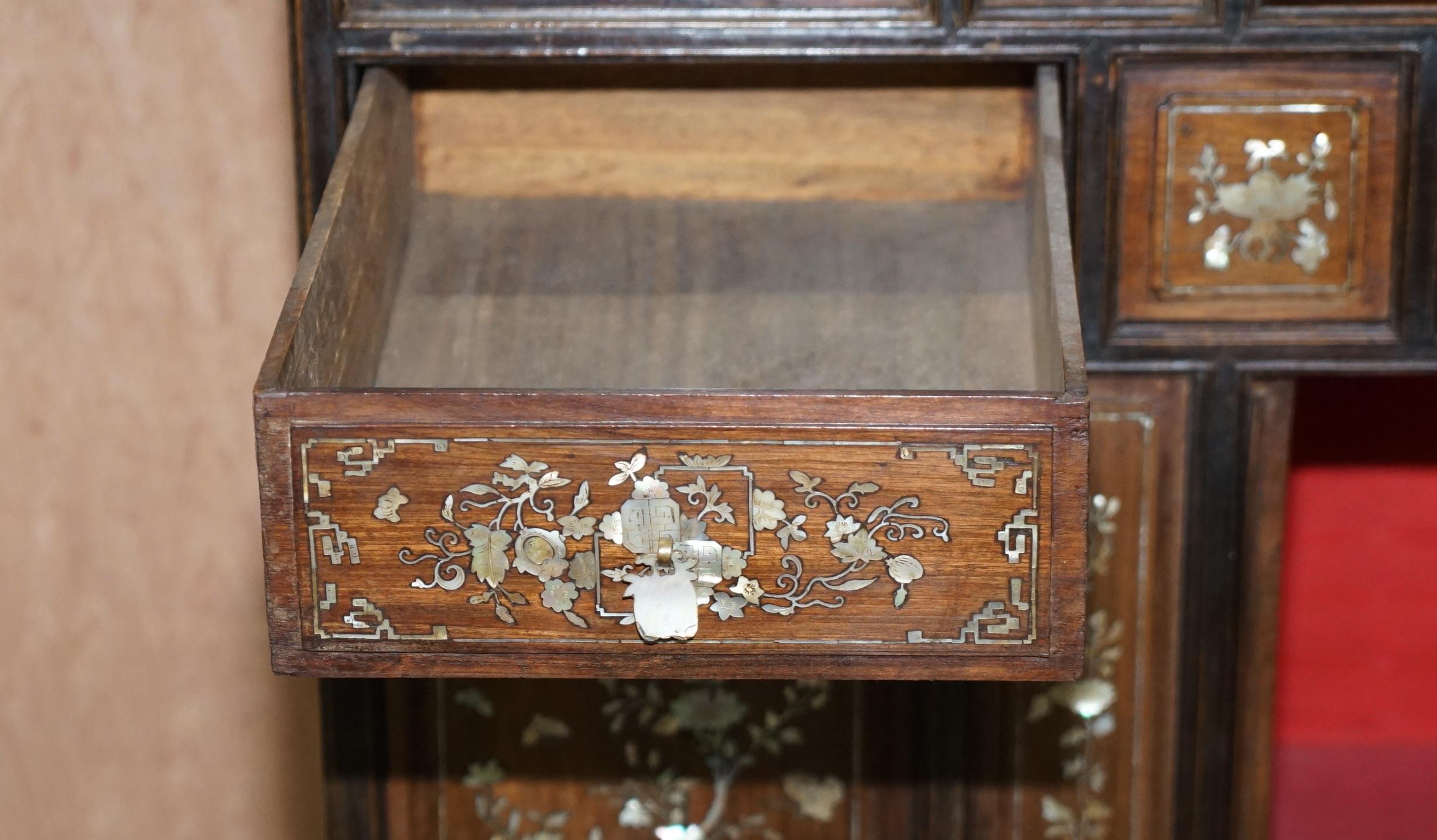 Very Rare 19th Century Chinese Mother of Pearl Inlaid Cabinet Cupboard Drawers For Sale 10