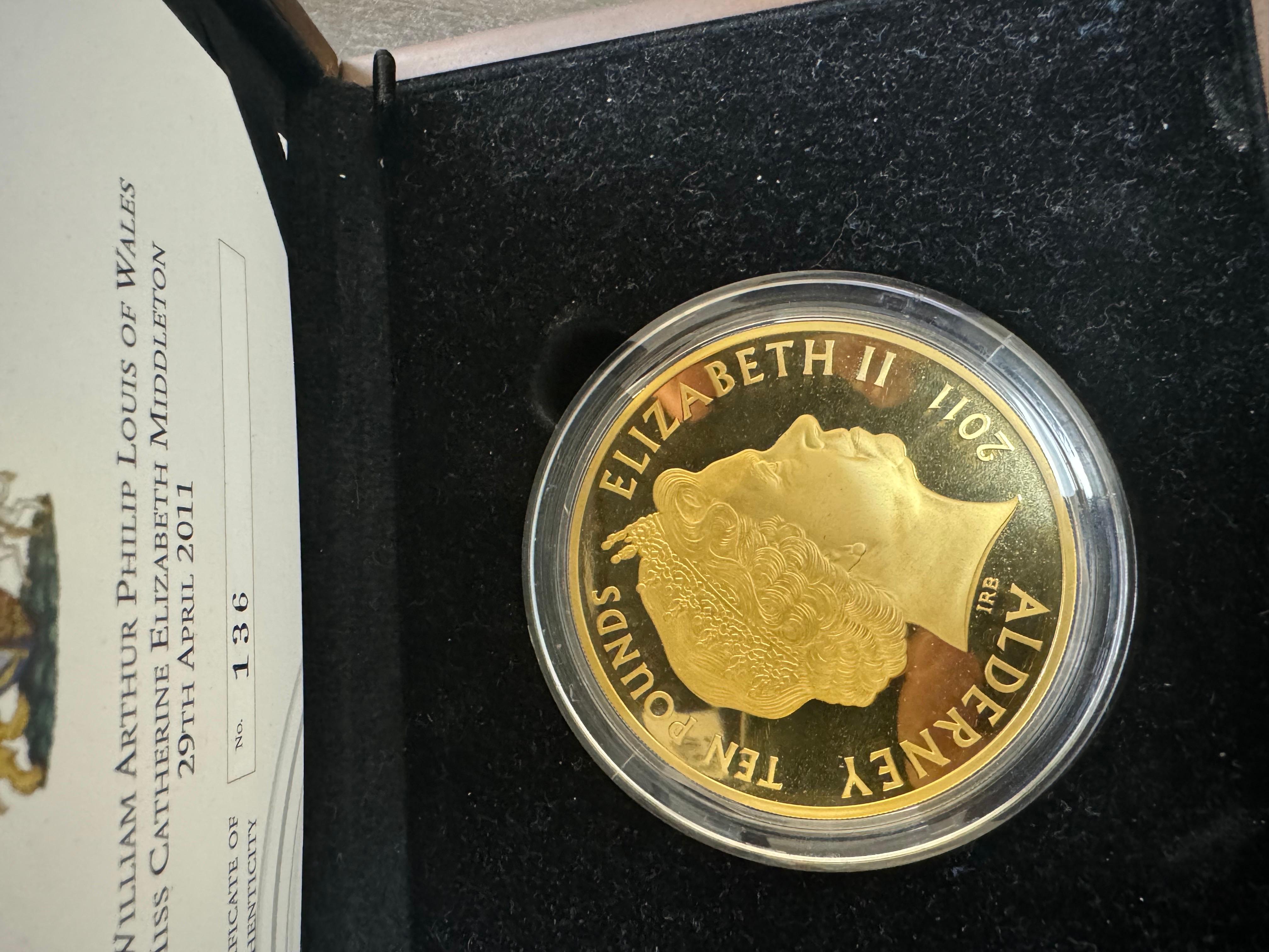 Sehr seltene 2011 5 Oz Gold Prince William & Catherine Königliche Hochzeit Goldmünze im Angebot 1