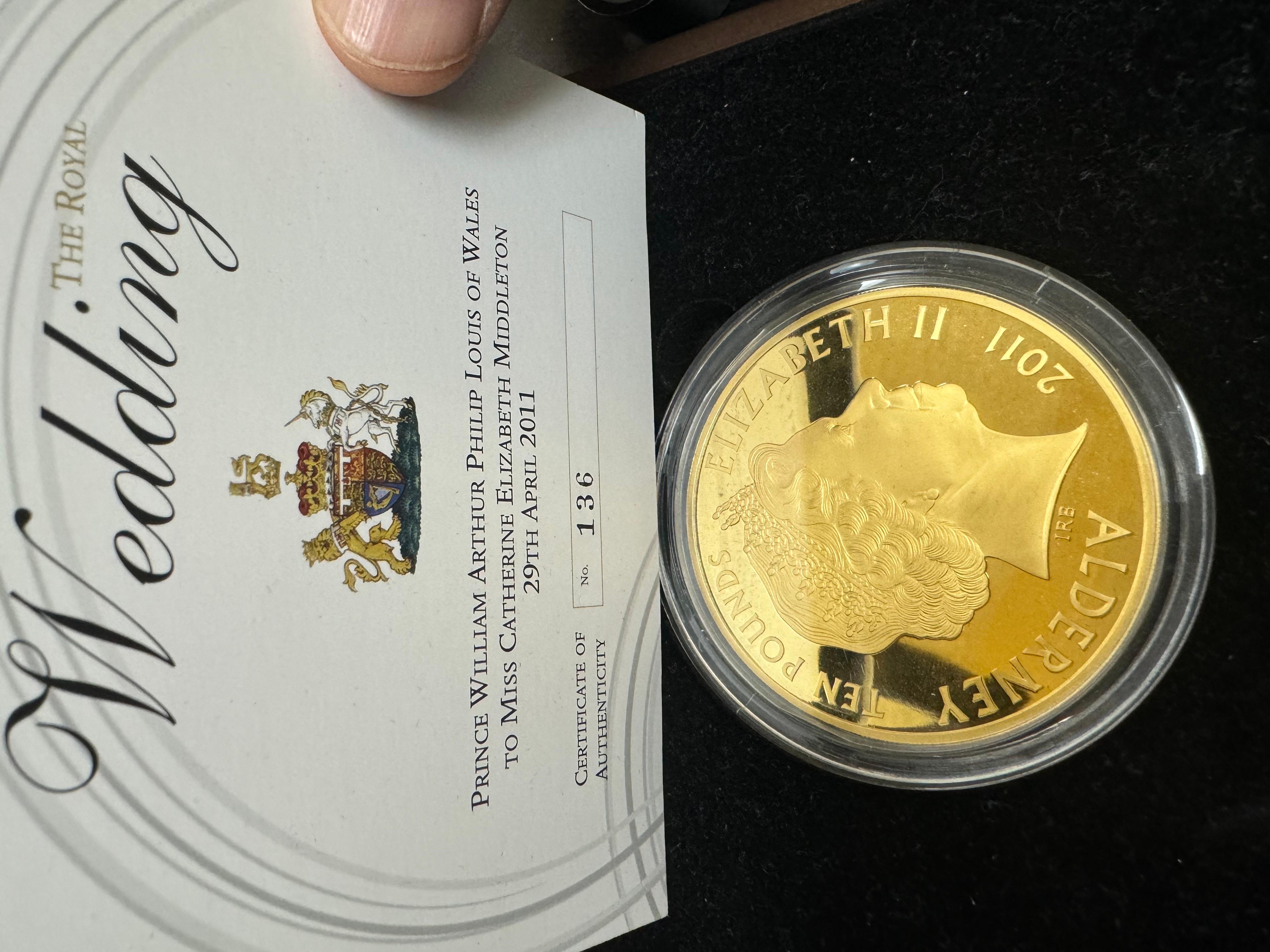 Sehr seltene 2011 5 Oz Gold Prince William & Catherine Königliche Hochzeit Goldmünze im Angebot 4