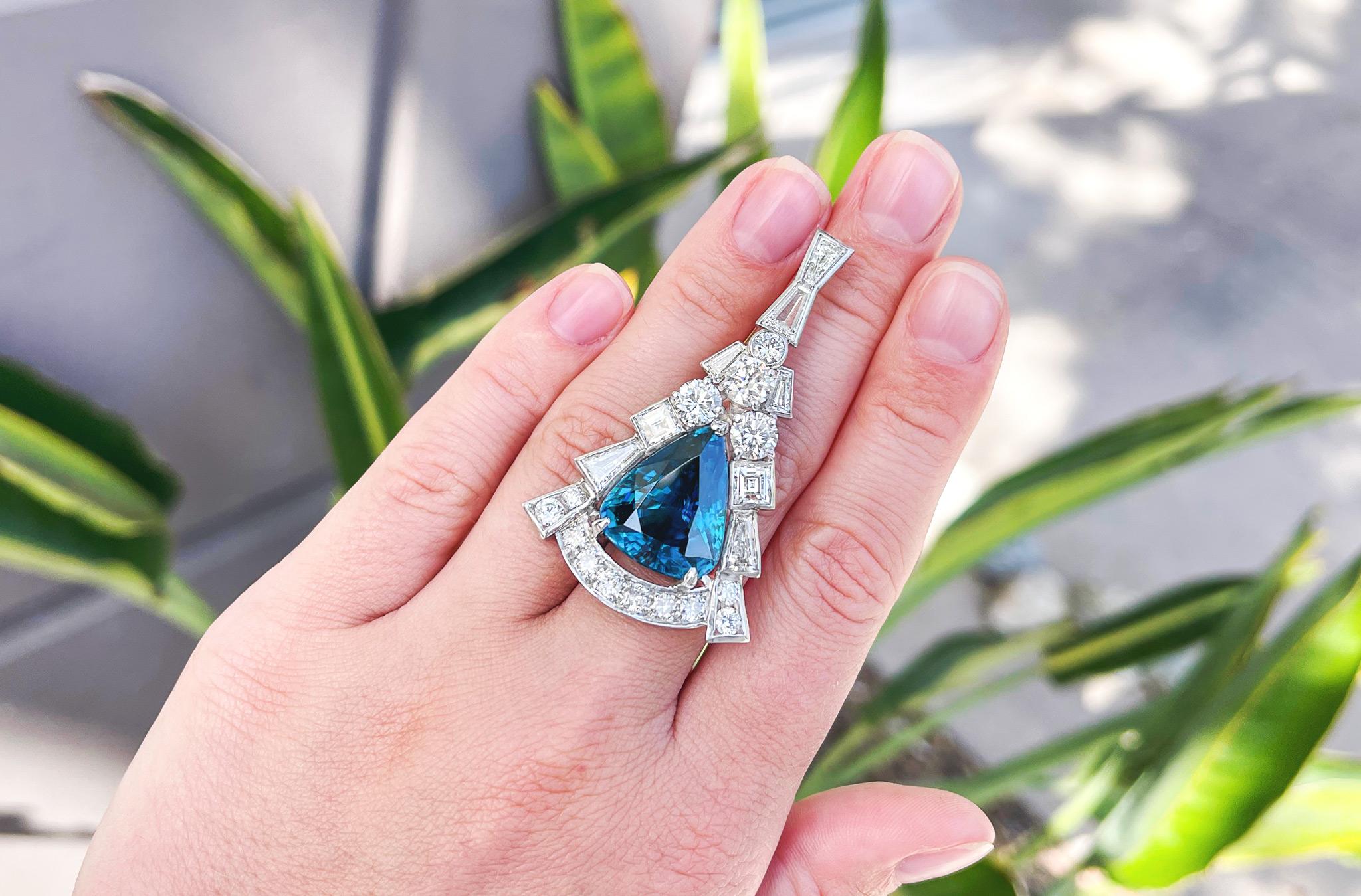 very-rare-30-carat-blue-zircon-pendant-daimond-set-6-20-carats-total