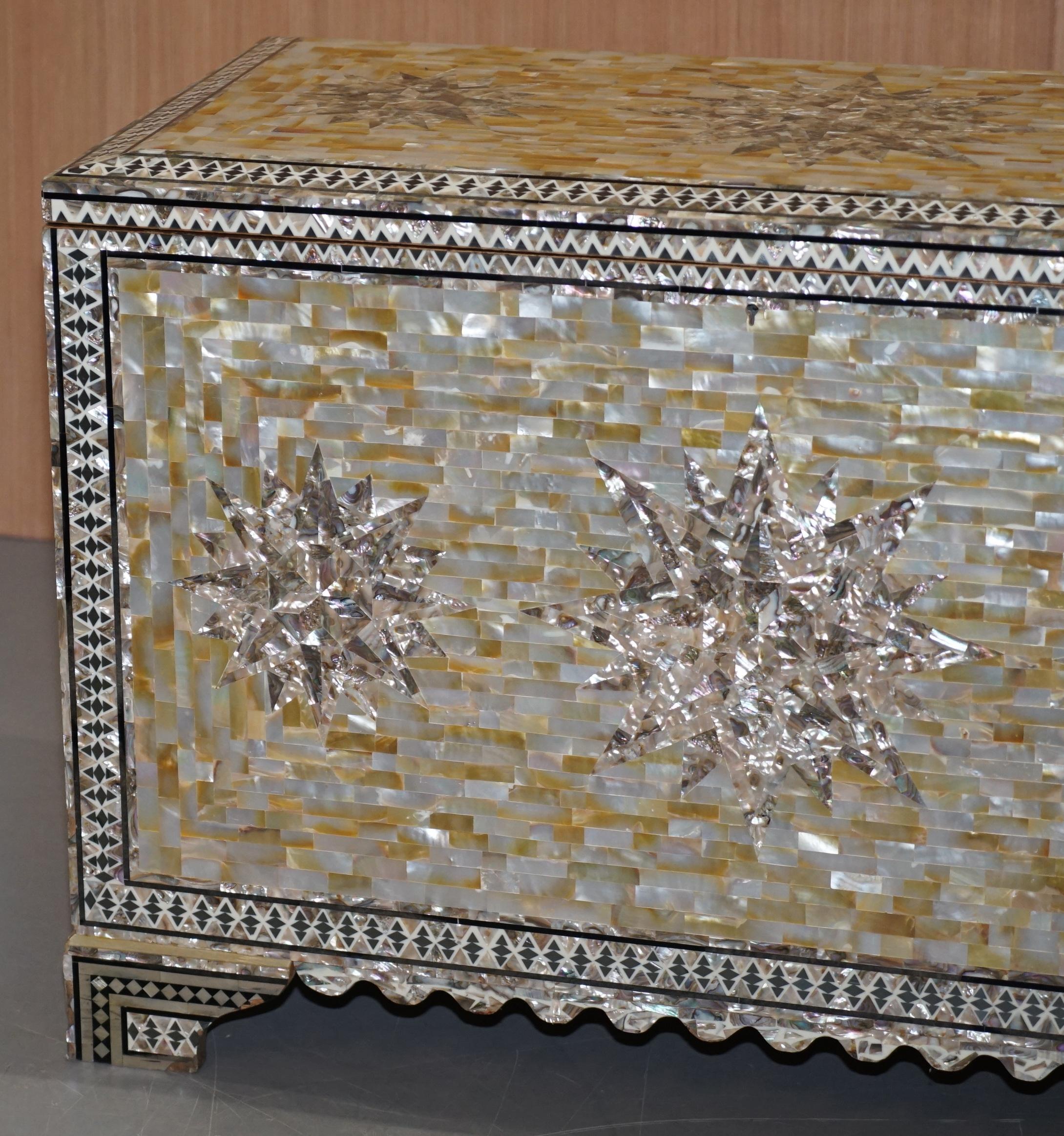 Very Rare Absolutely Sublime Mother of Pearl Chest of Trunk with Mahogany Lining 5