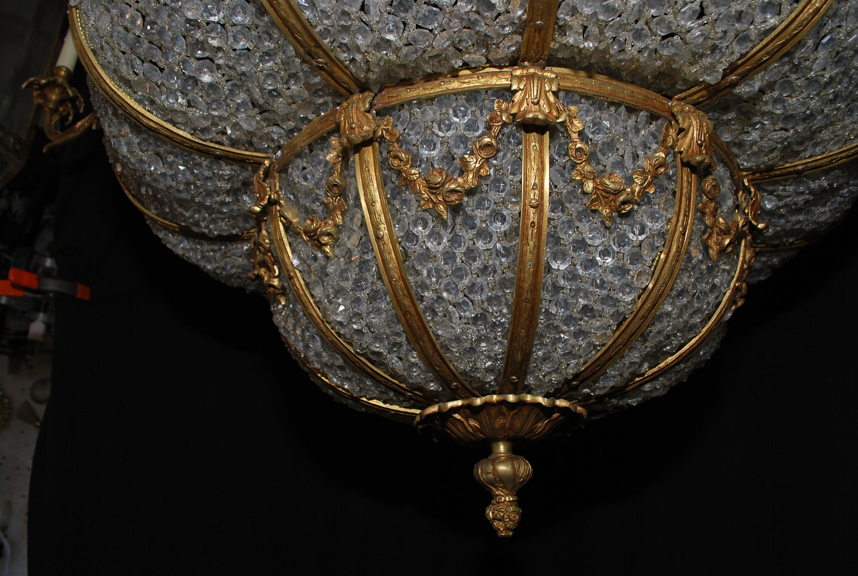 Rarissimo e bellissimo lampadario francese di grandi dimensioni in ottone in vendita 6