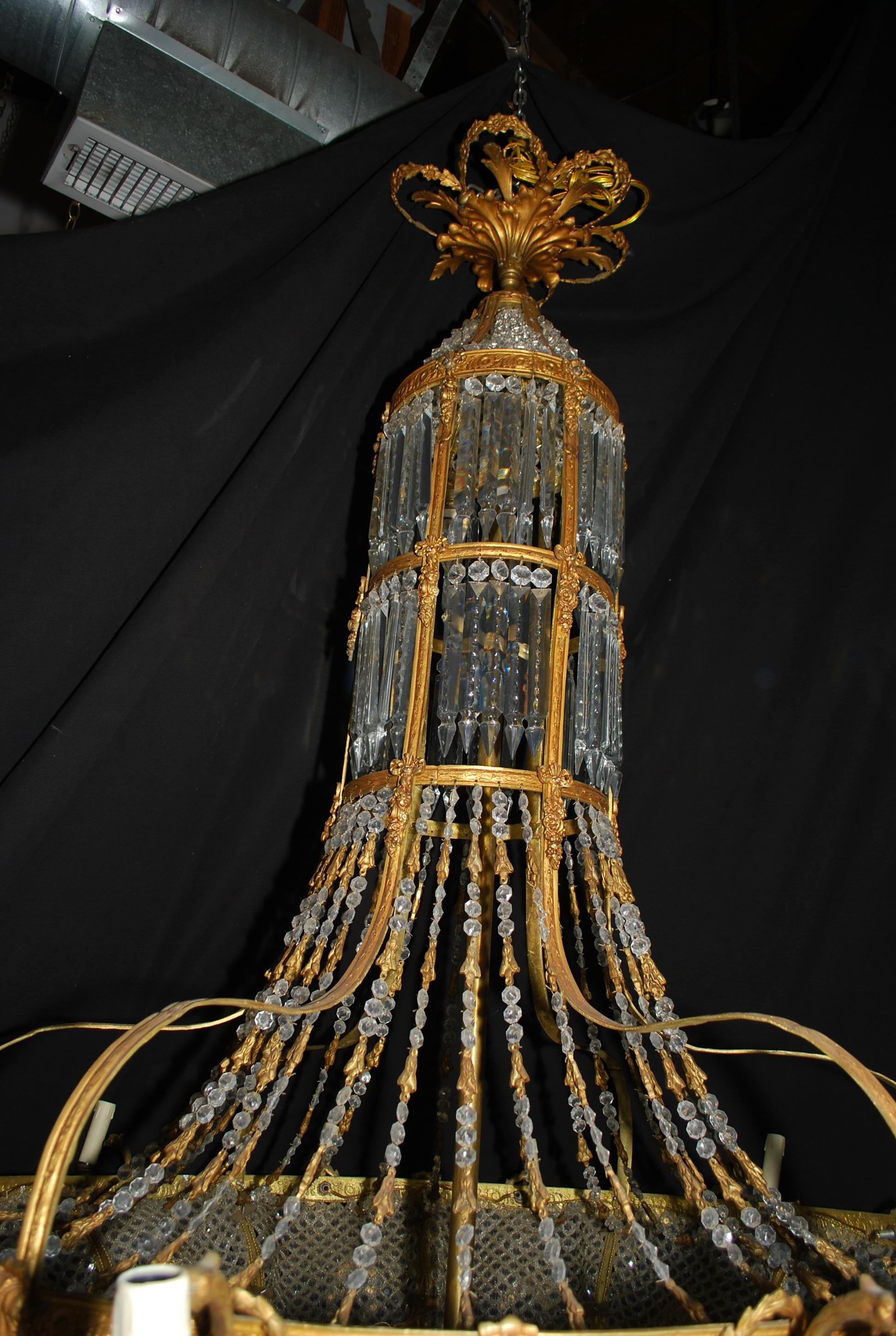 Rarissimo e bellissimo lampadario francese di grandi dimensioni in ottone in vendita 11