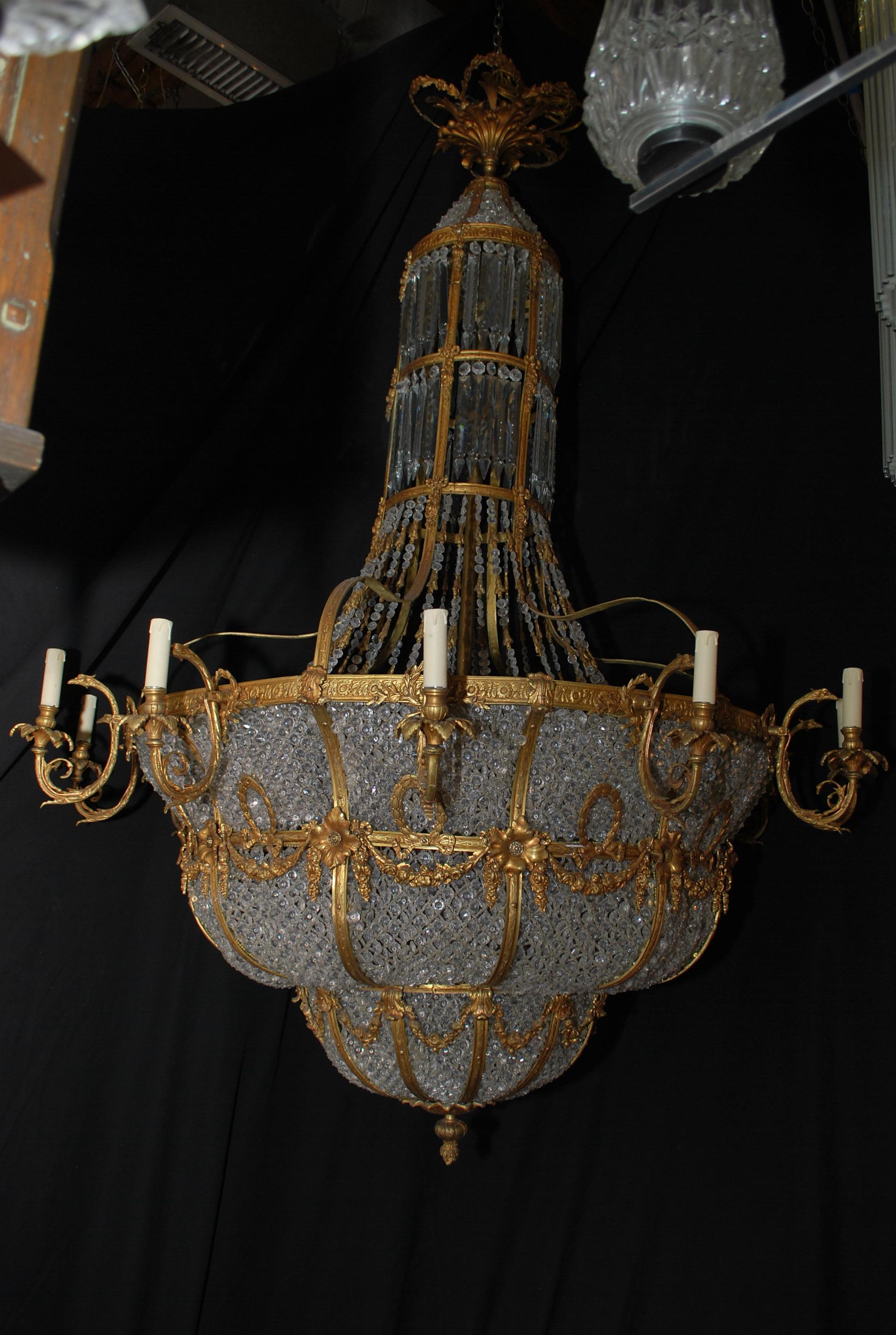 Fine XX secolo Rarissimo e bellissimo lampadario francese di grandi dimensioni in ottone in vendita