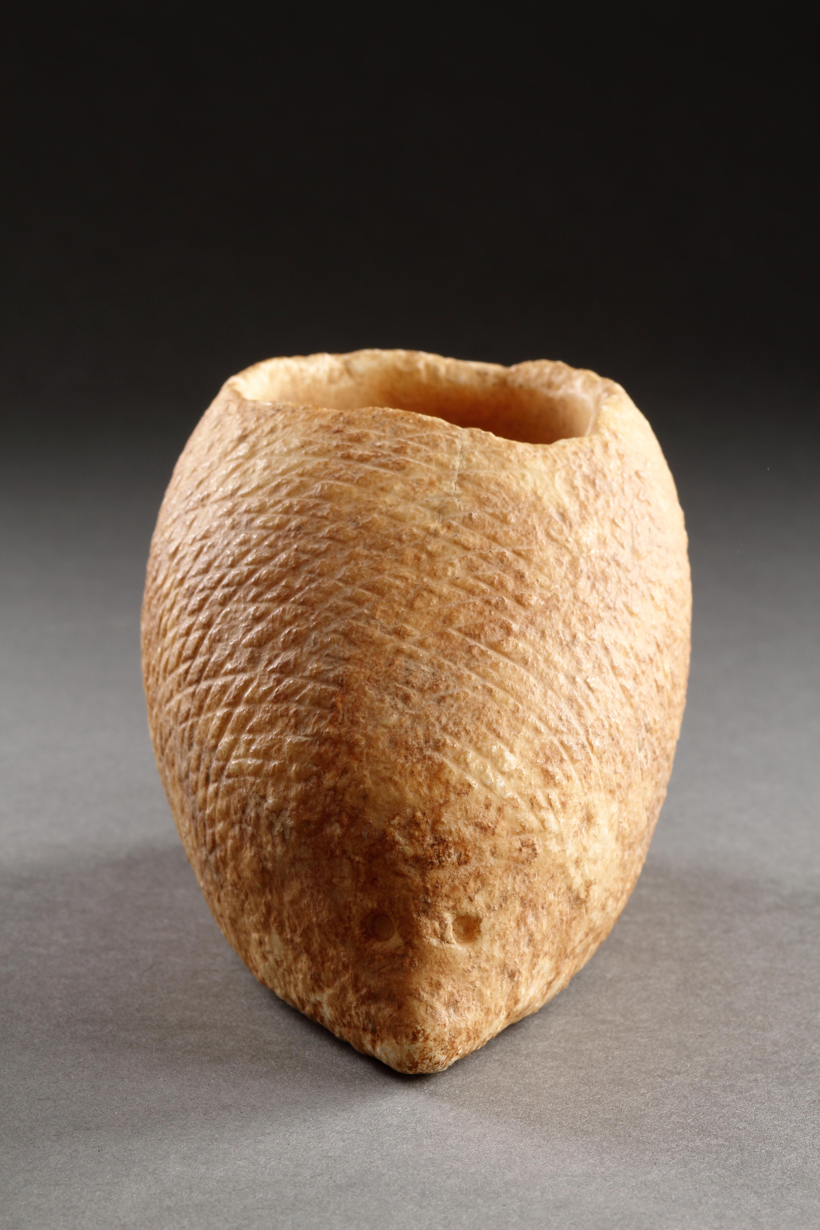 Vase très rare et sculpté en forme de hibou en vente 2
