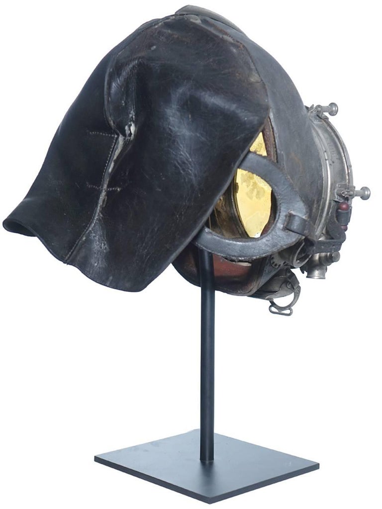 Very Rare and Important 1910 Dräger Smoke Mask In Excellent Condition For Sale In Peekskill, NY