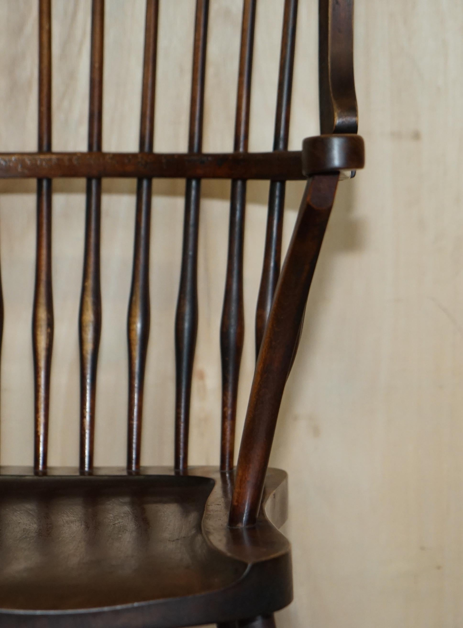 Sehr seltener und bedeutender Windsor-Sessel mit Ohrensessel und Spindel aus Esche aus dem 19. Jahrhundert im Angebot 4