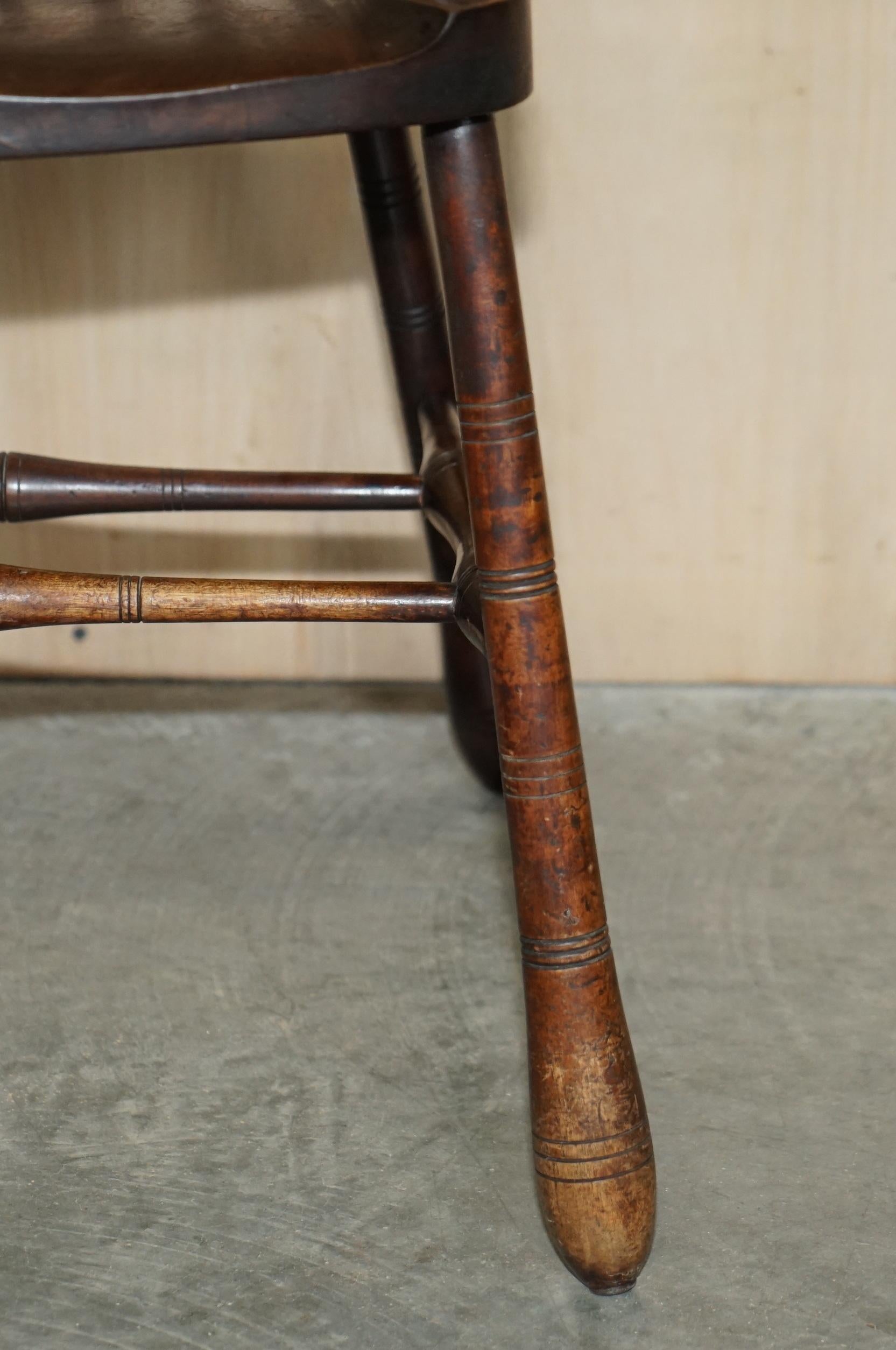 Sehr seltener und bedeutender Windsor-Sessel mit Ohrensessel und Spindel aus Esche aus dem 19. Jahrhundert im Angebot 5